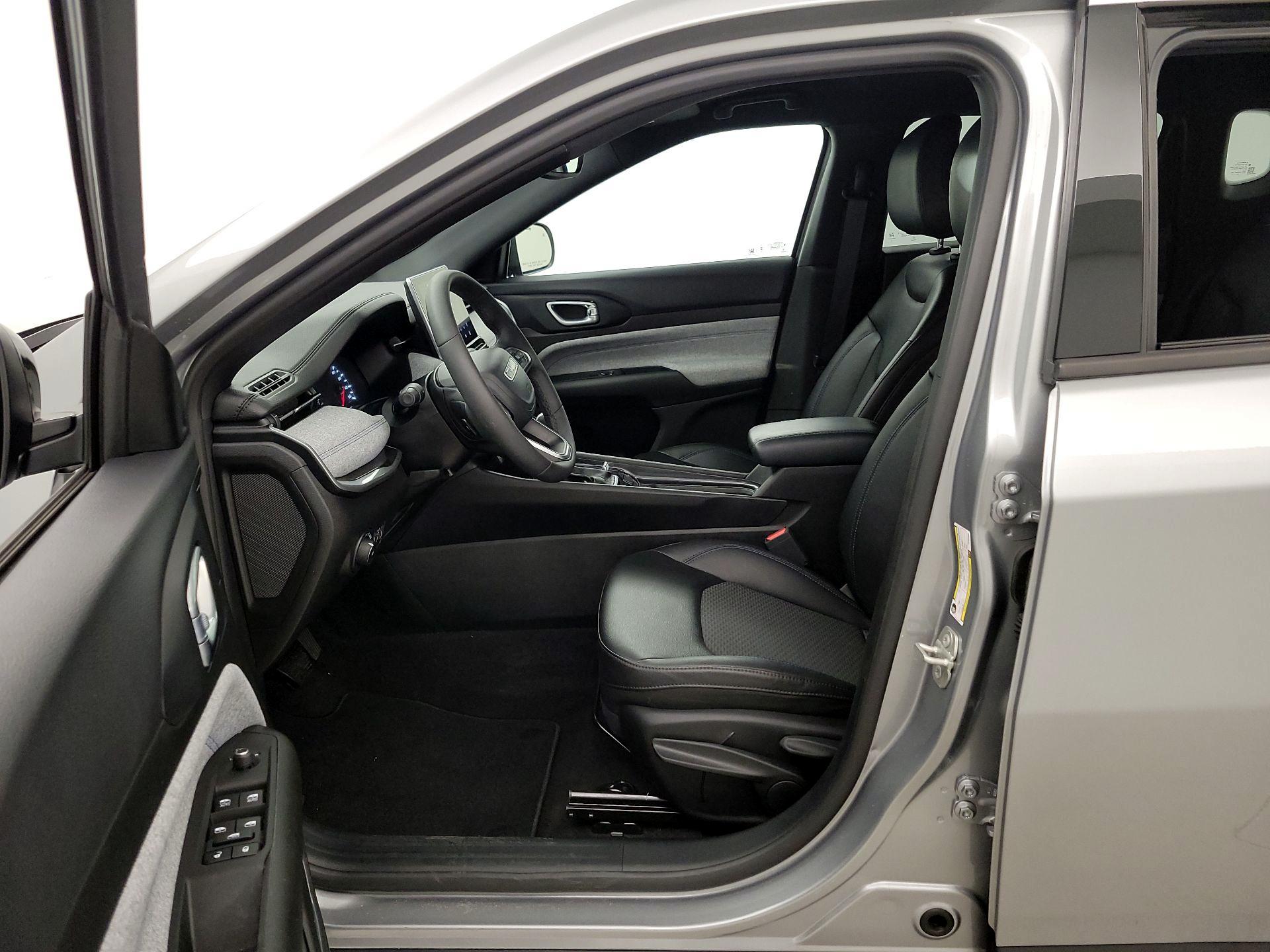 Thumbnail: 2023 Jeep Compass - 11