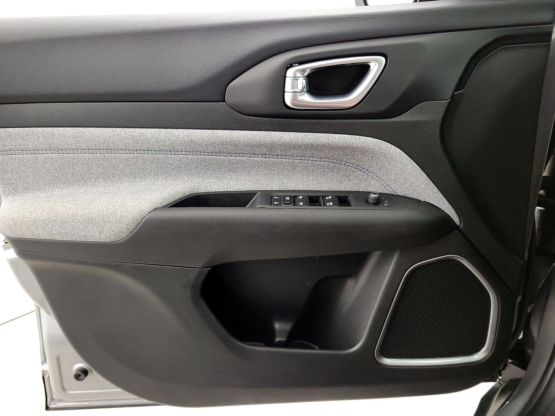 Thumbnail: 2023 Jeep Compass - 12