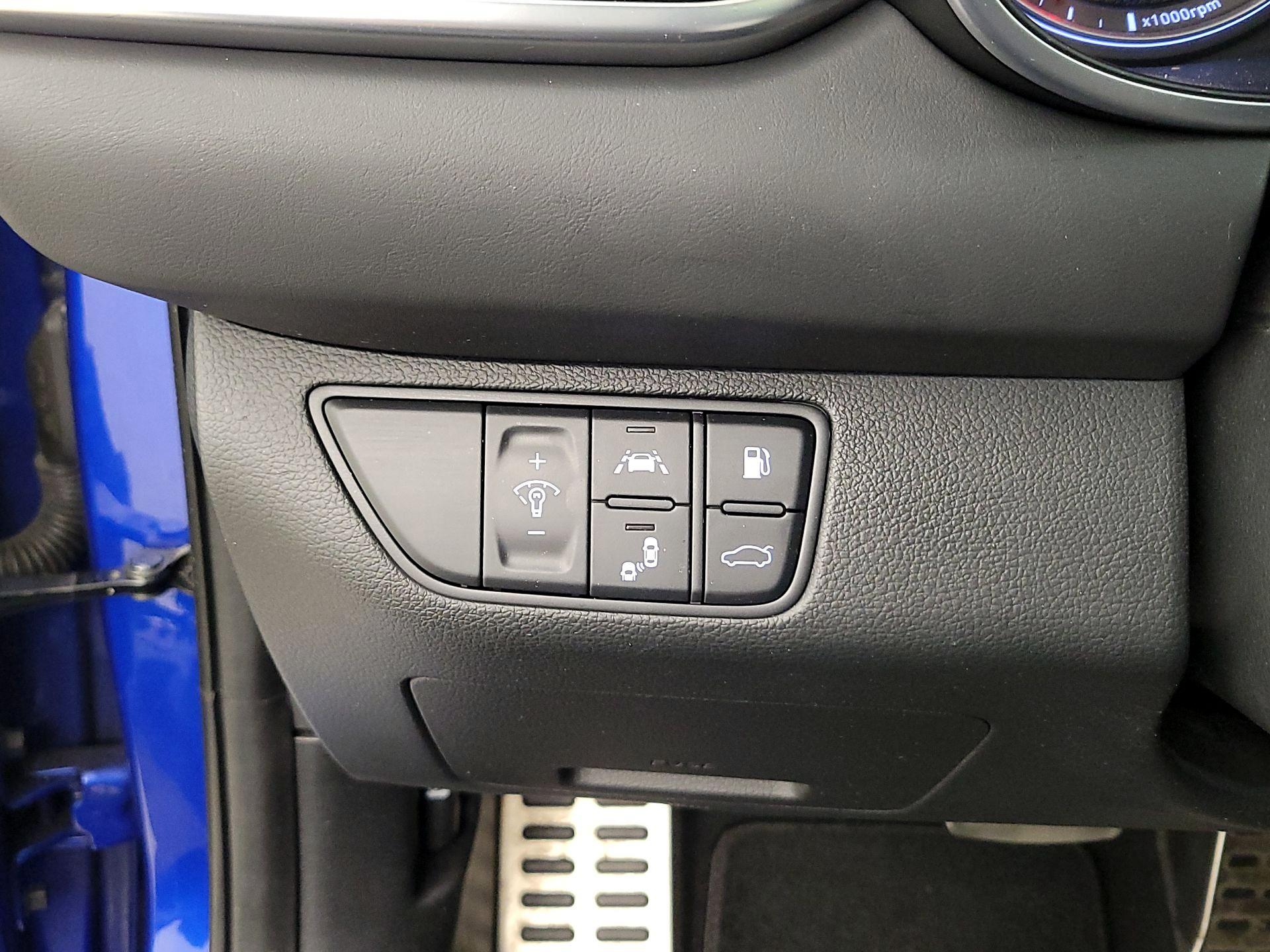 Thumbnail: 2019 Genesis G70 - 13