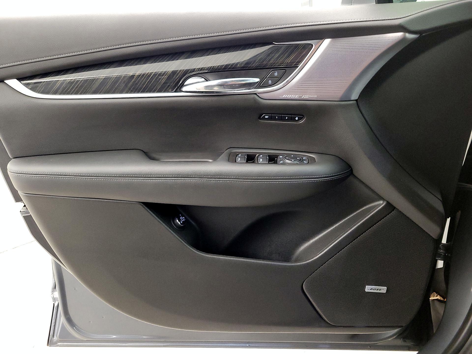 Thumbnail: 2020 Cadillac XT6 - 12