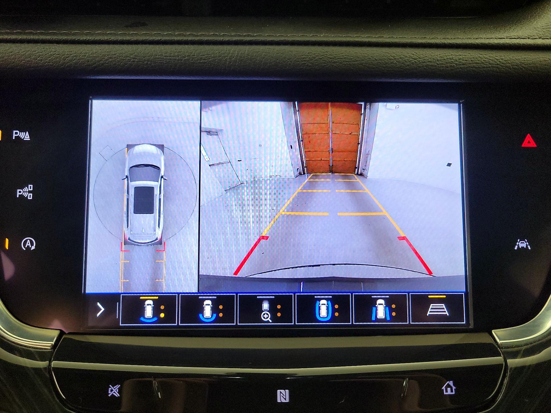 Thumbnail: 2020 Cadillac XT6 - 15