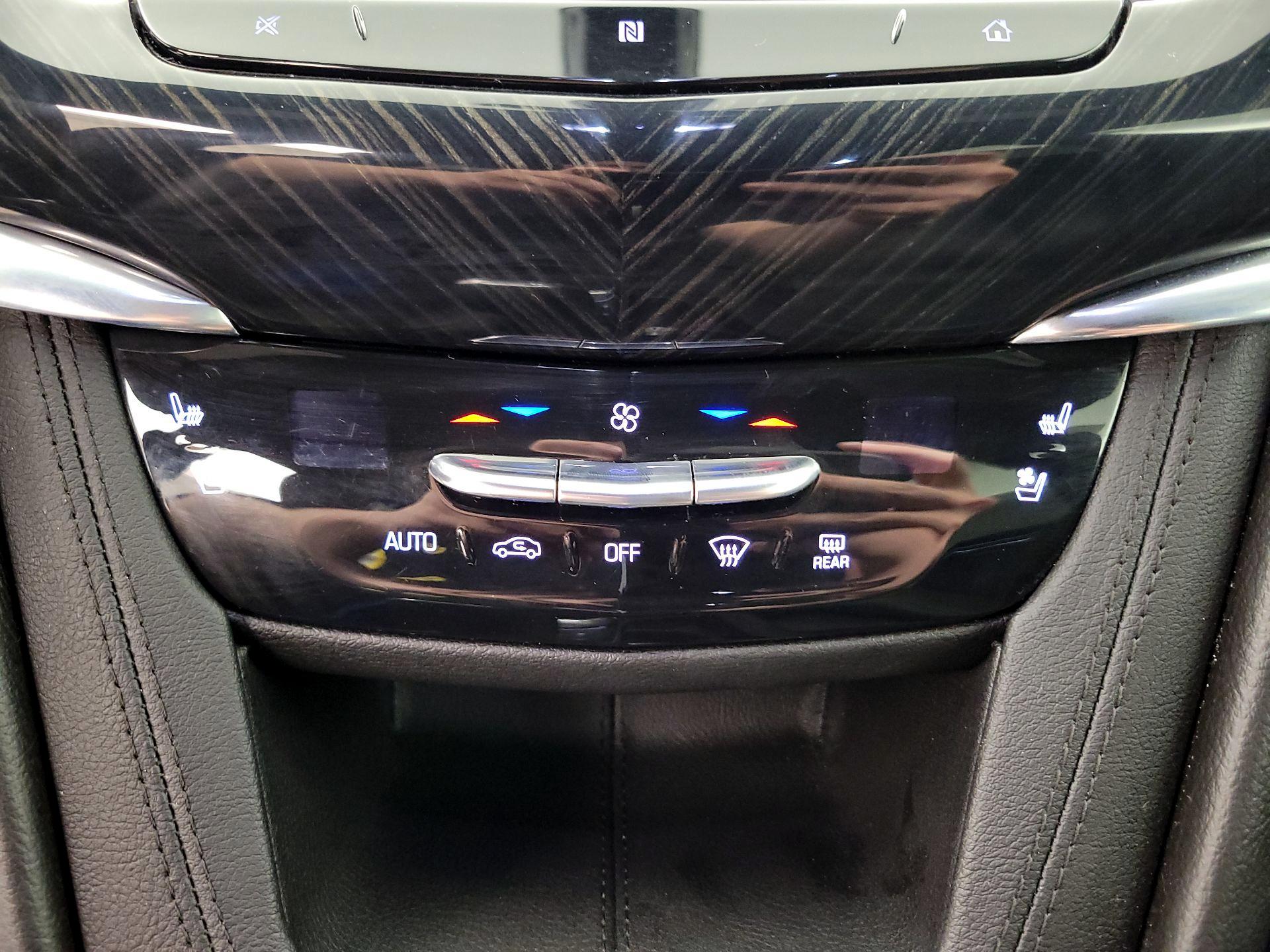 Thumbnail: 2020 Cadillac XT6 - 17