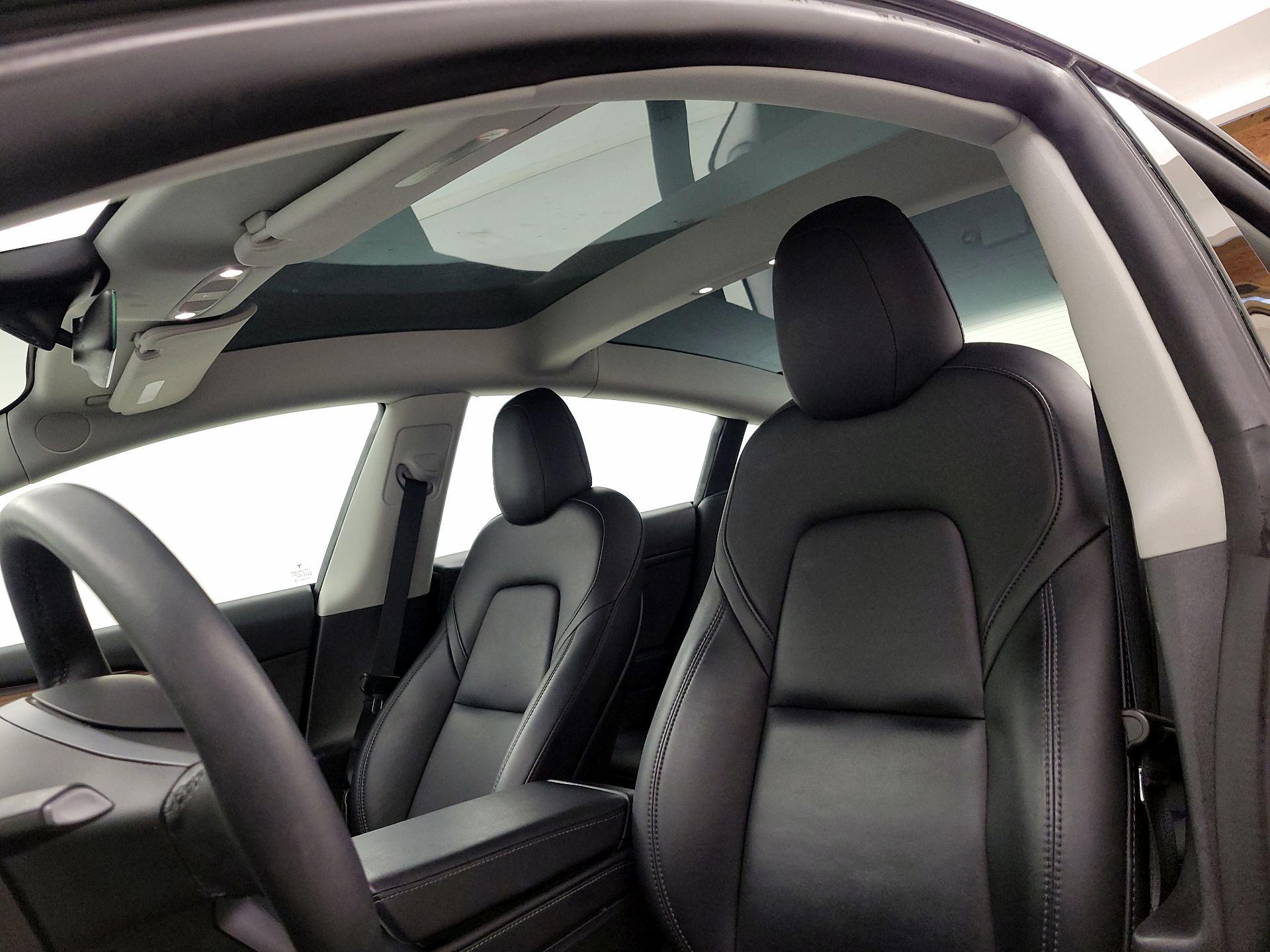 Thumbnail: 2023 Tesla Model 3 - 19