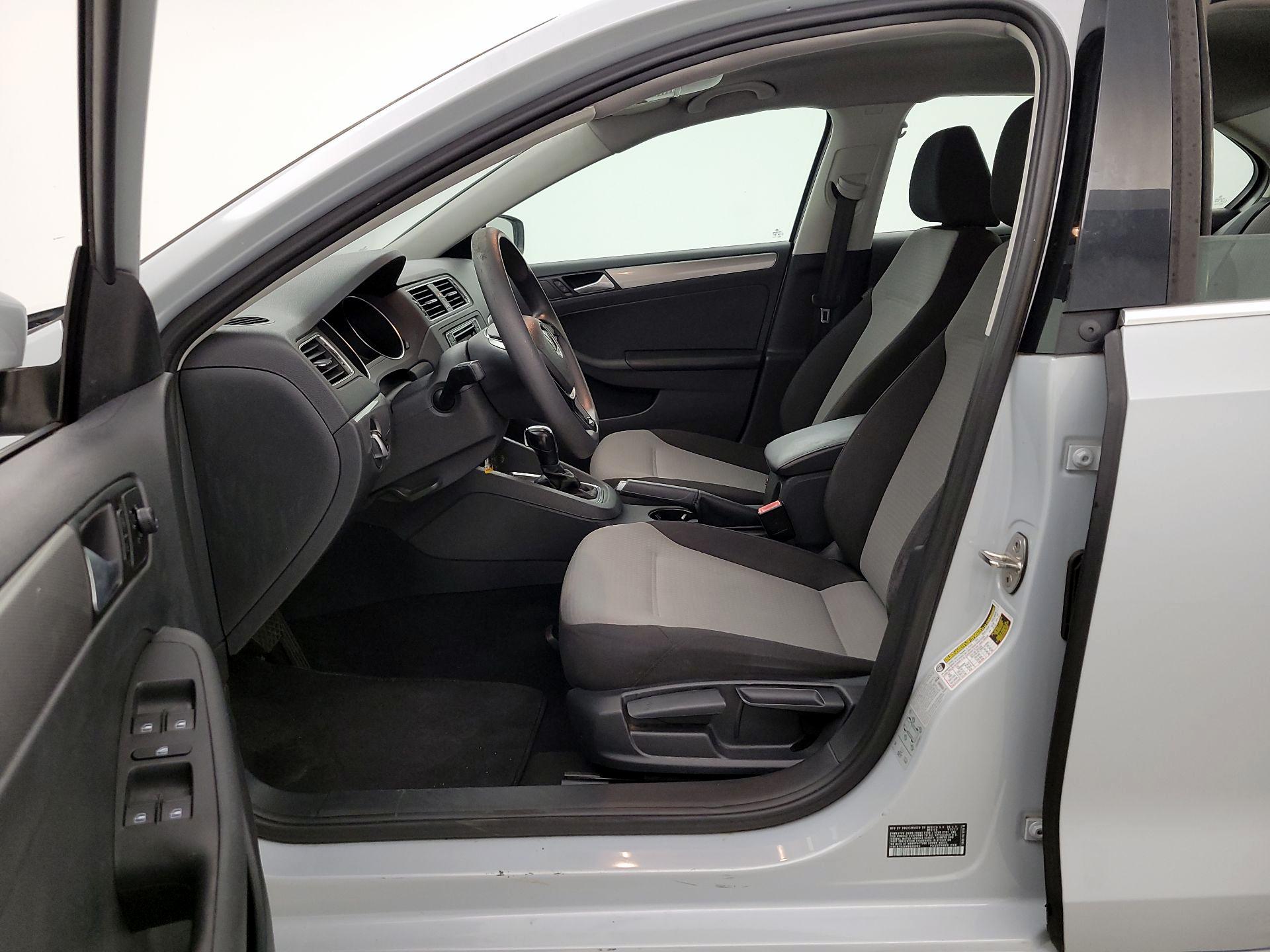 Thumbnail: 2017 Volkswagen Jetta - 11