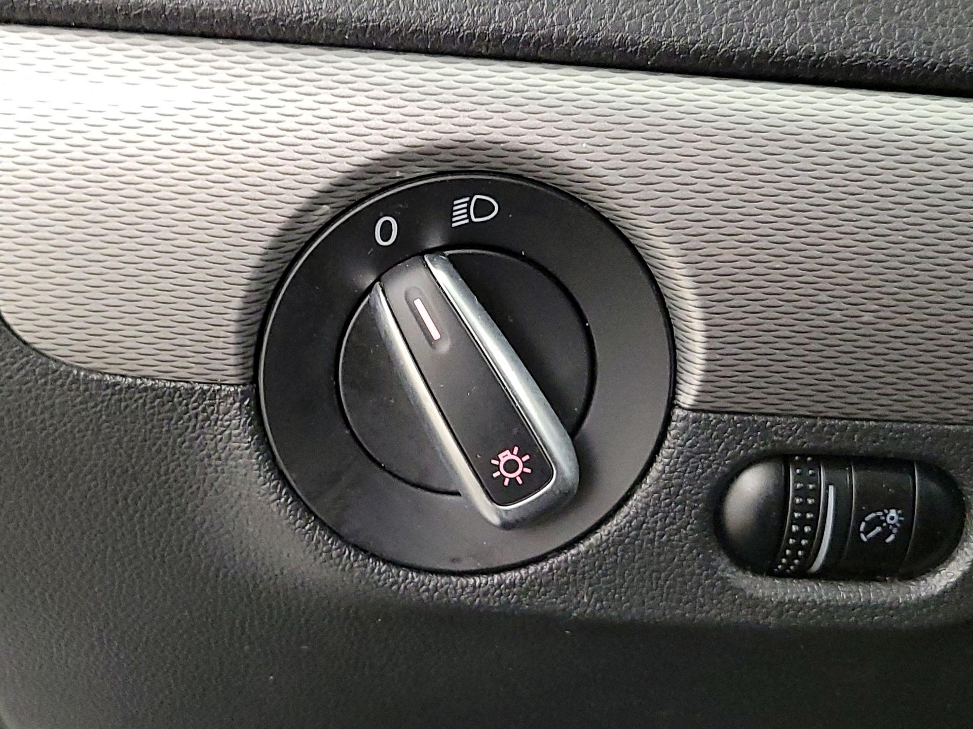 Thumbnail: 2017 Volkswagen Jetta - 13