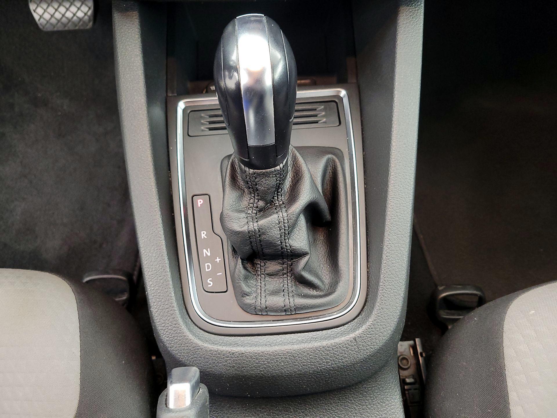 Thumbnail: 2017 Volkswagen Jetta - 17