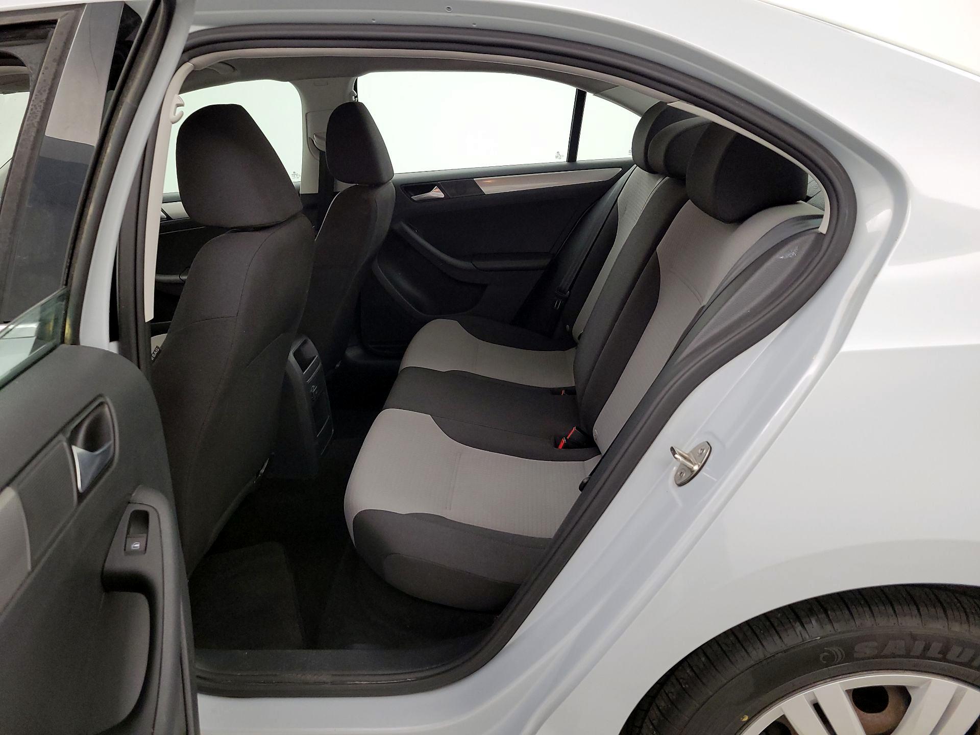 Thumbnail: 2017 Volkswagen Jetta - 19