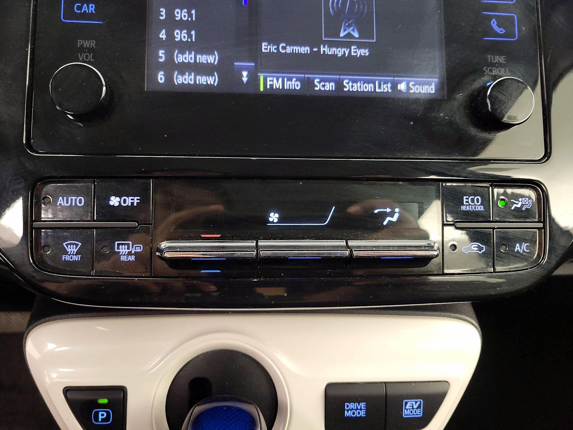 Thumbnail: 2016 Toyota Prius - 16