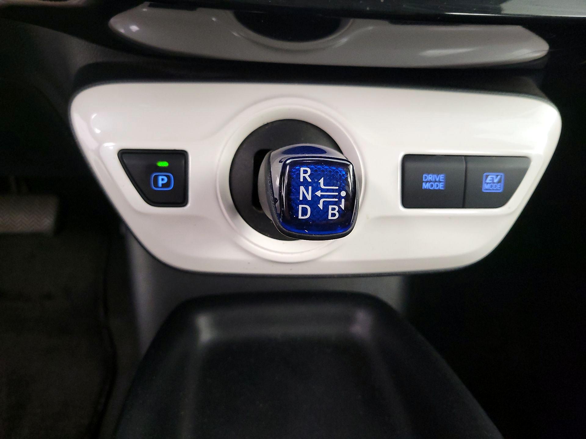 Thumbnail: 2016 Toyota Prius - 17