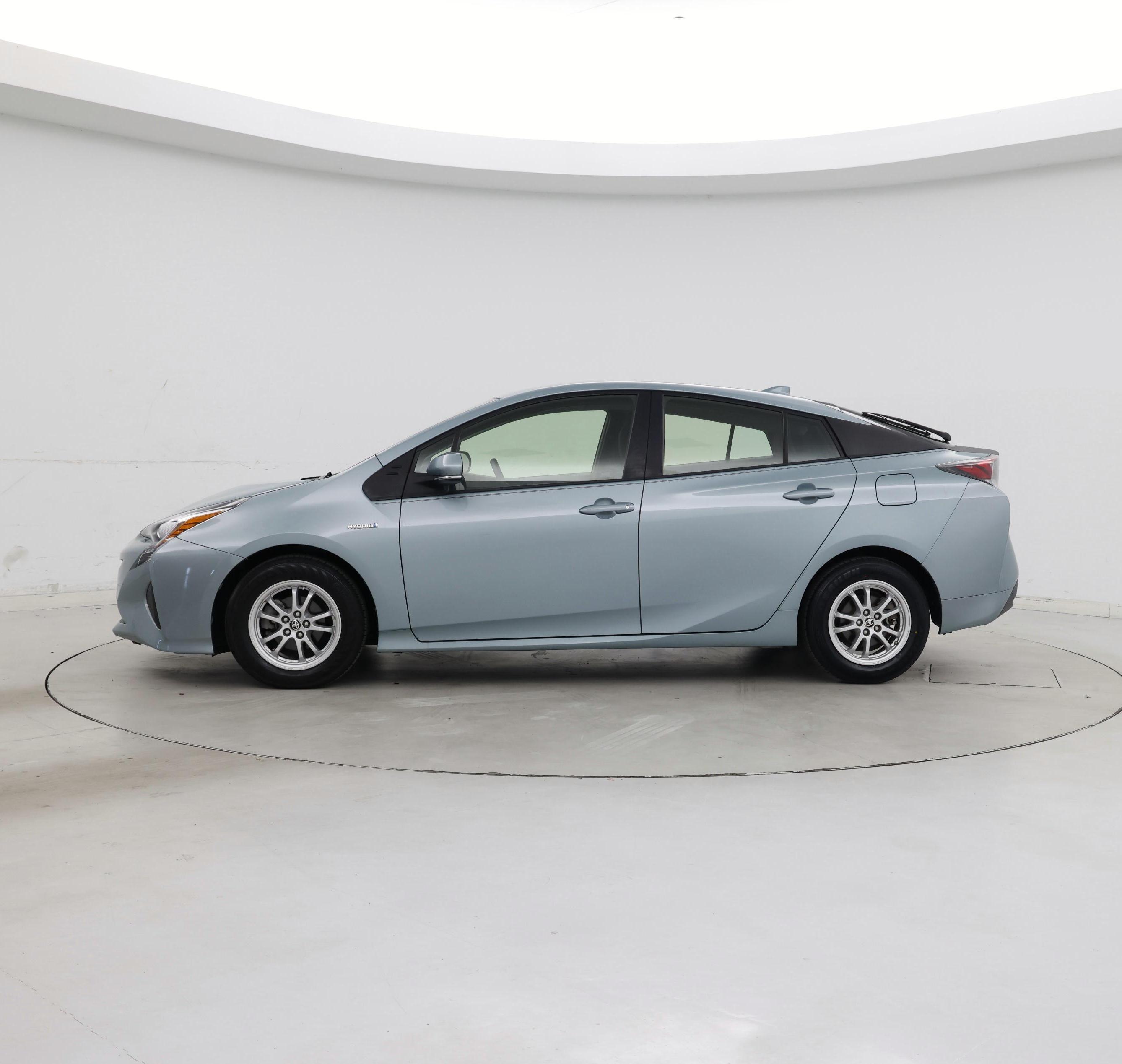 Thumbnail: 2016 Toyota Prius - 3