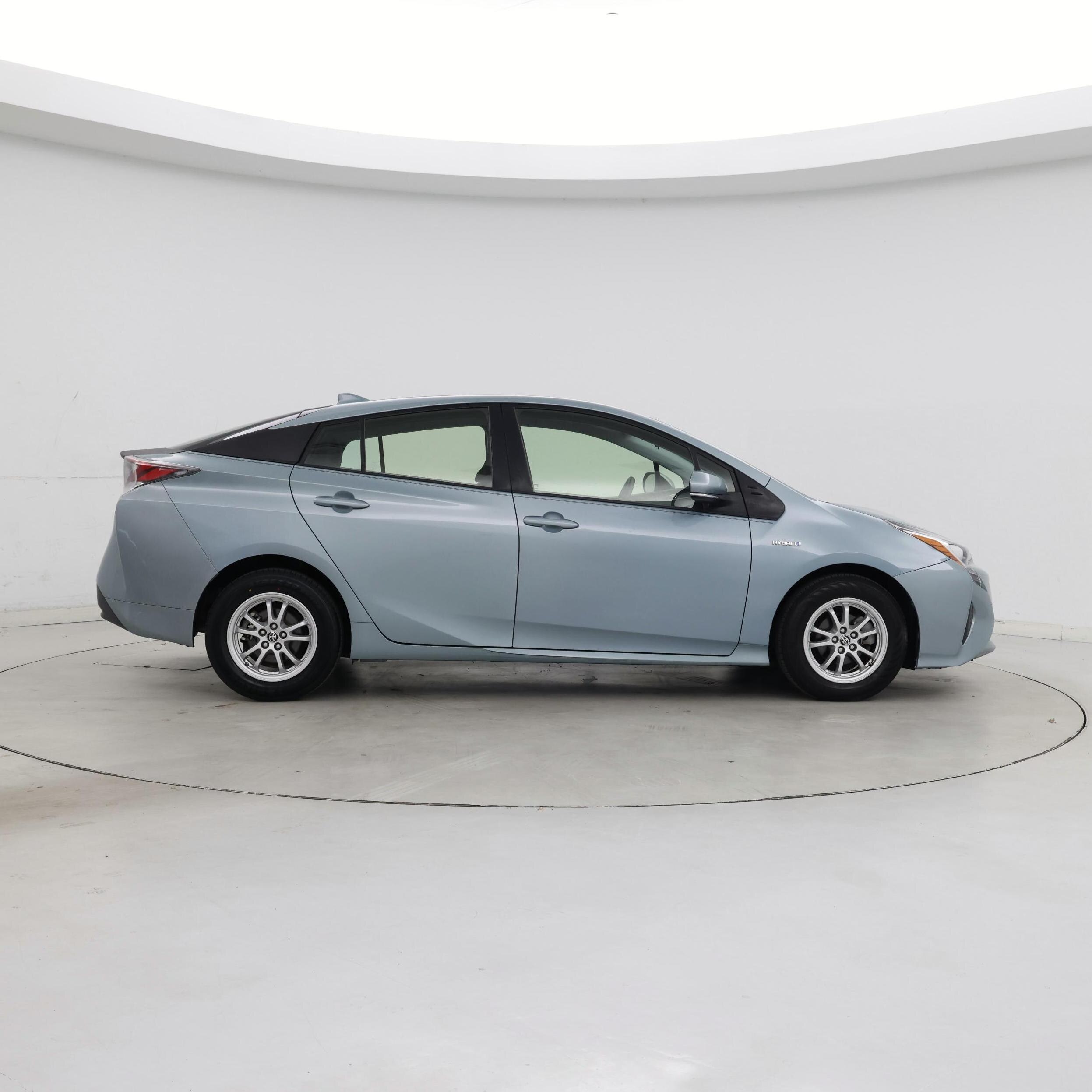 Thumbnail: 2016 Toyota Prius - 7