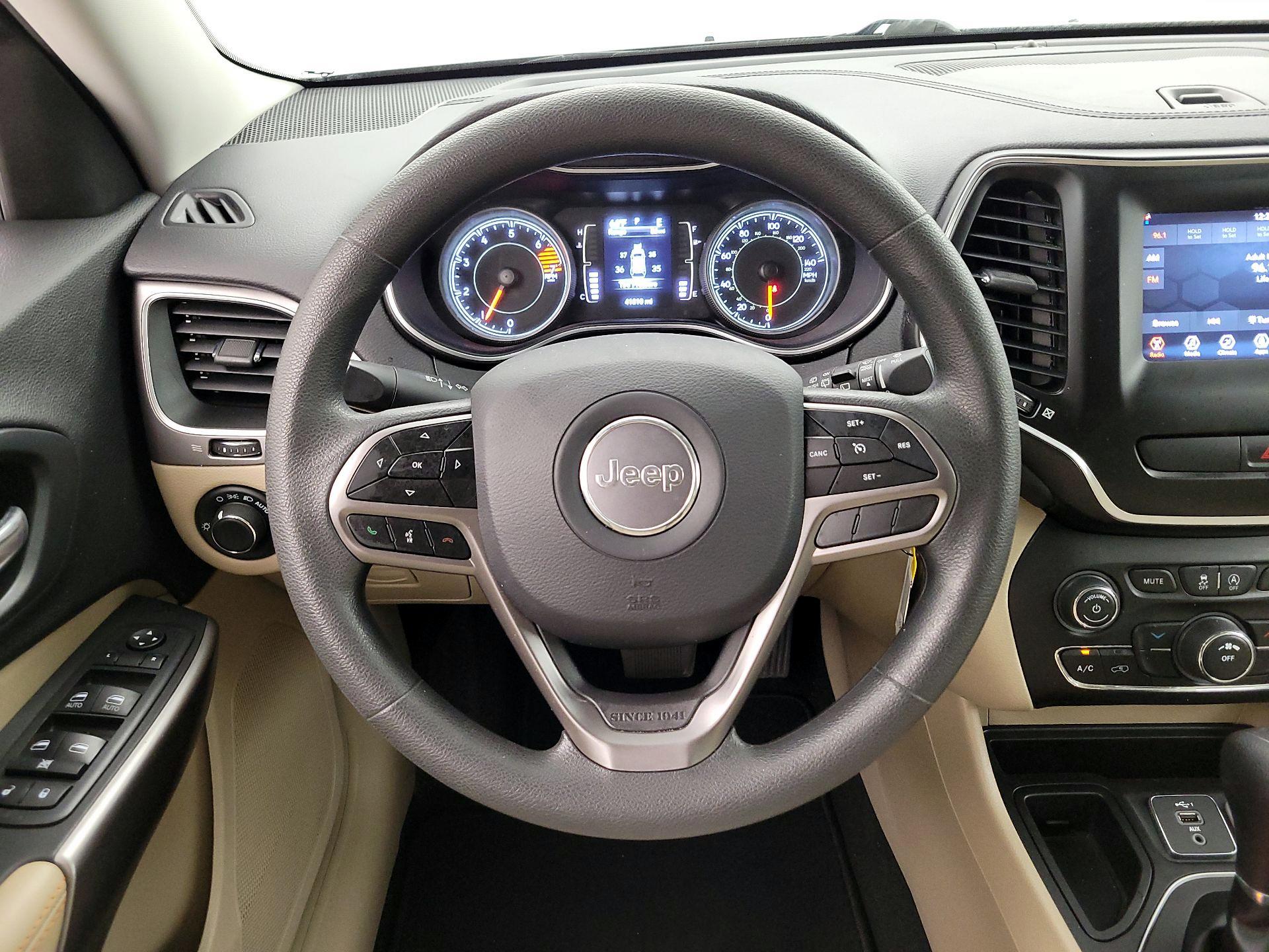 Thumbnail: 2021 Jeep Cherokee - 10