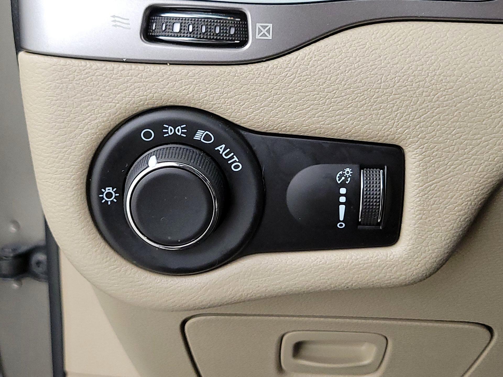 Thumbnail: 2021 Jeep Cherokee - 13