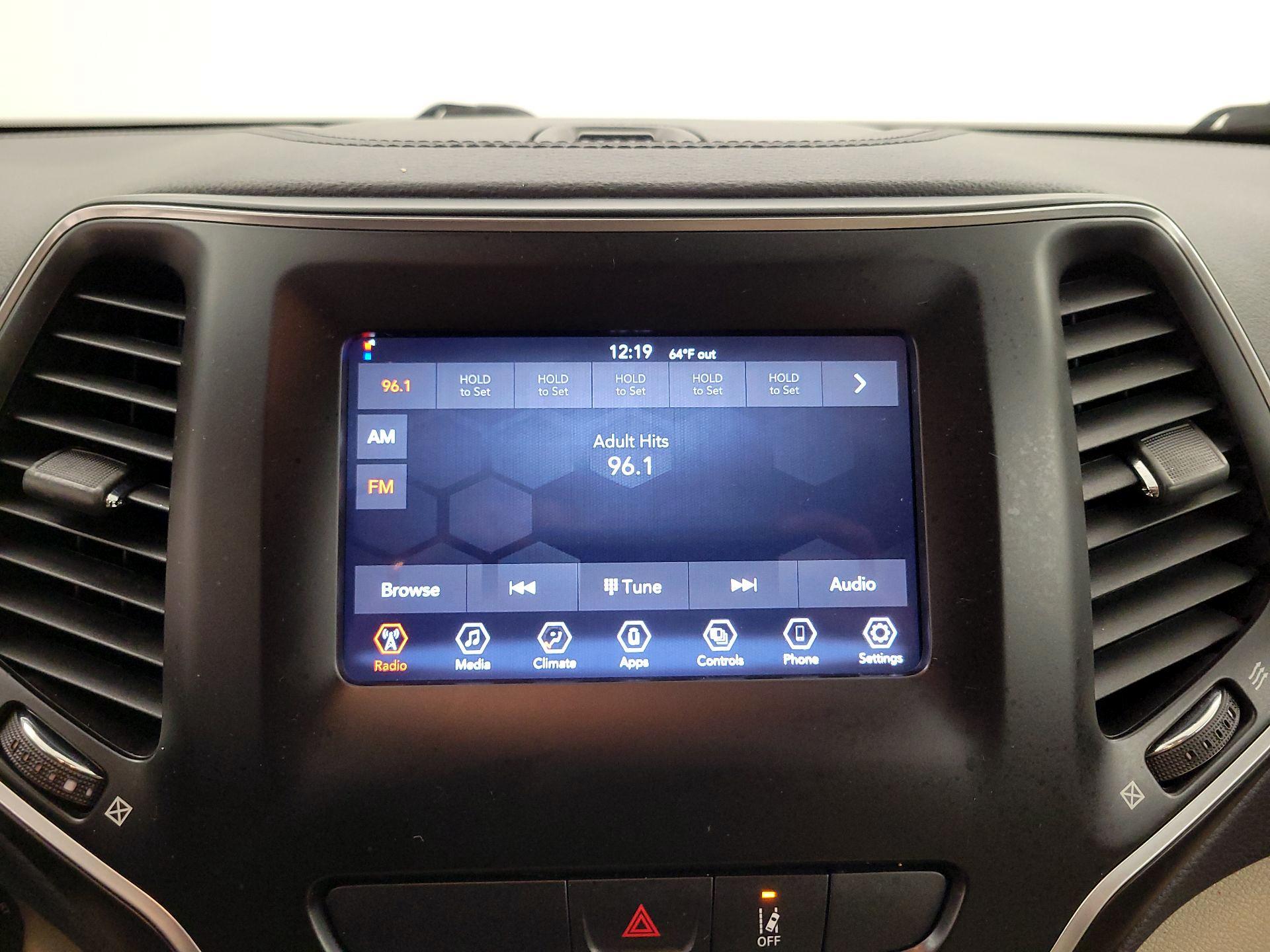 Thumbnail: 2021 Jeep Cherokee - 15