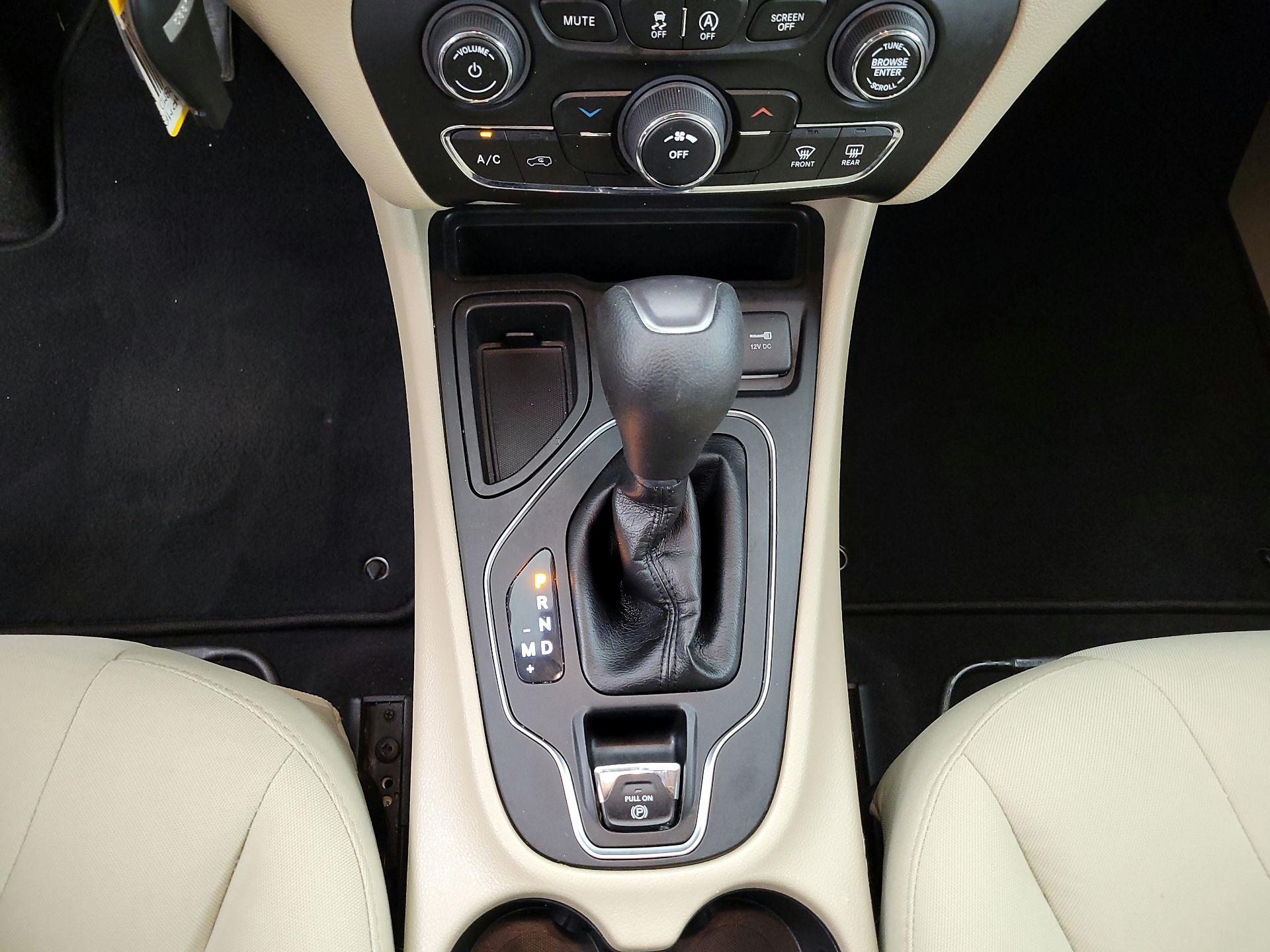 Thumbnail: 2021 Jeep Cherokee - 17