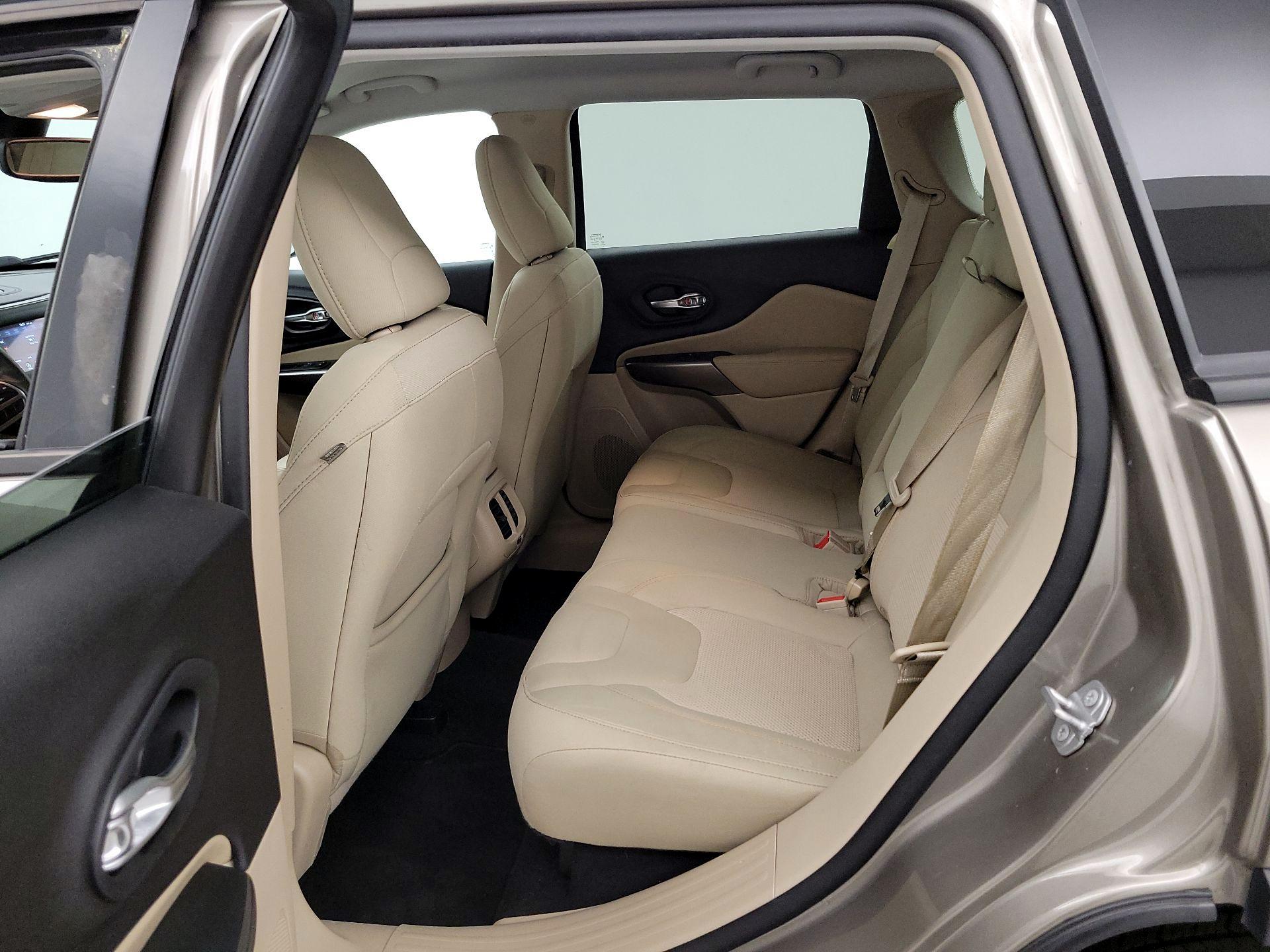 Thumbnail: 2021 Jeep Cherokee - 19