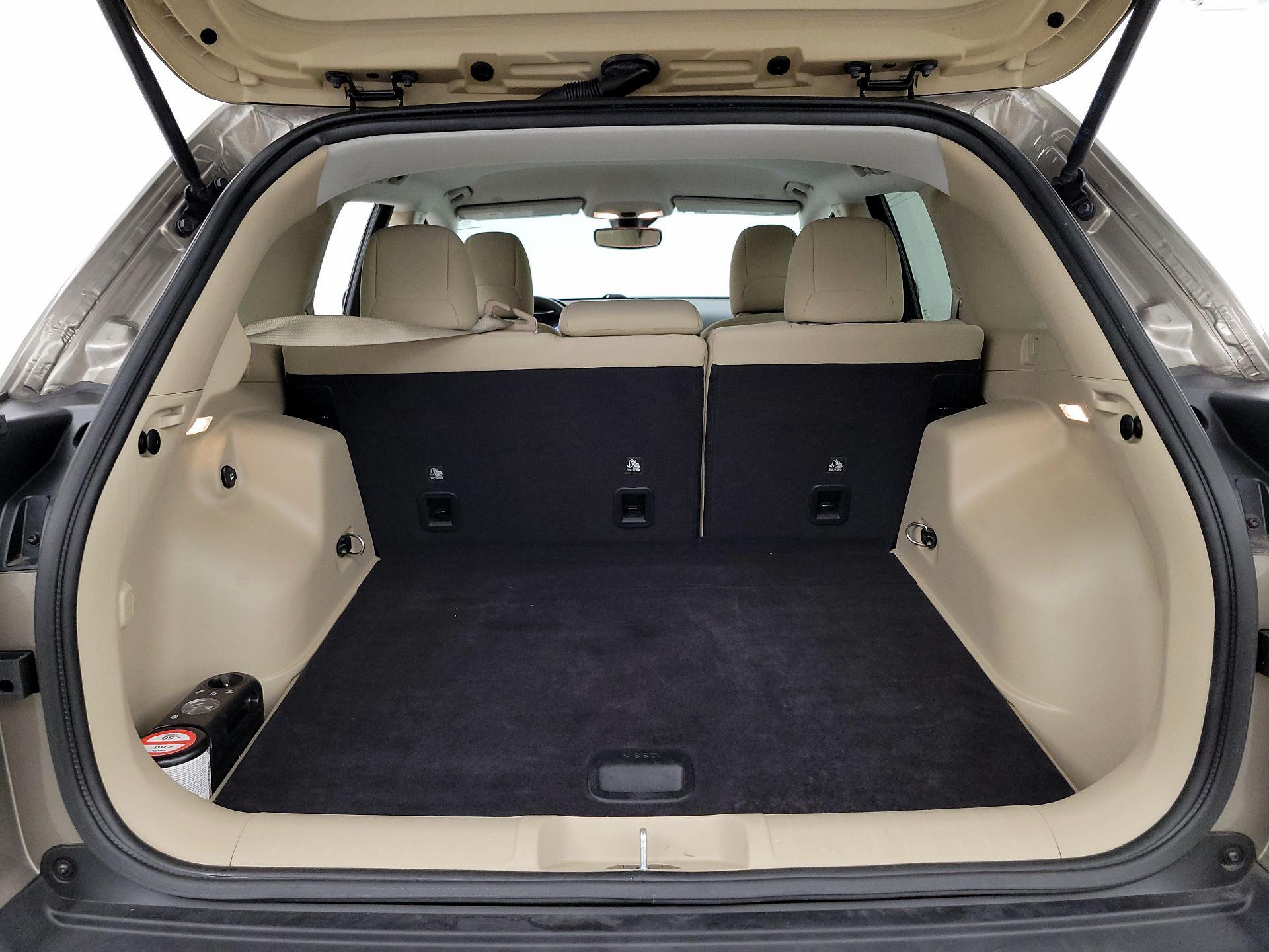 Thumbnail: 2021 Jeep Cherokee - 20