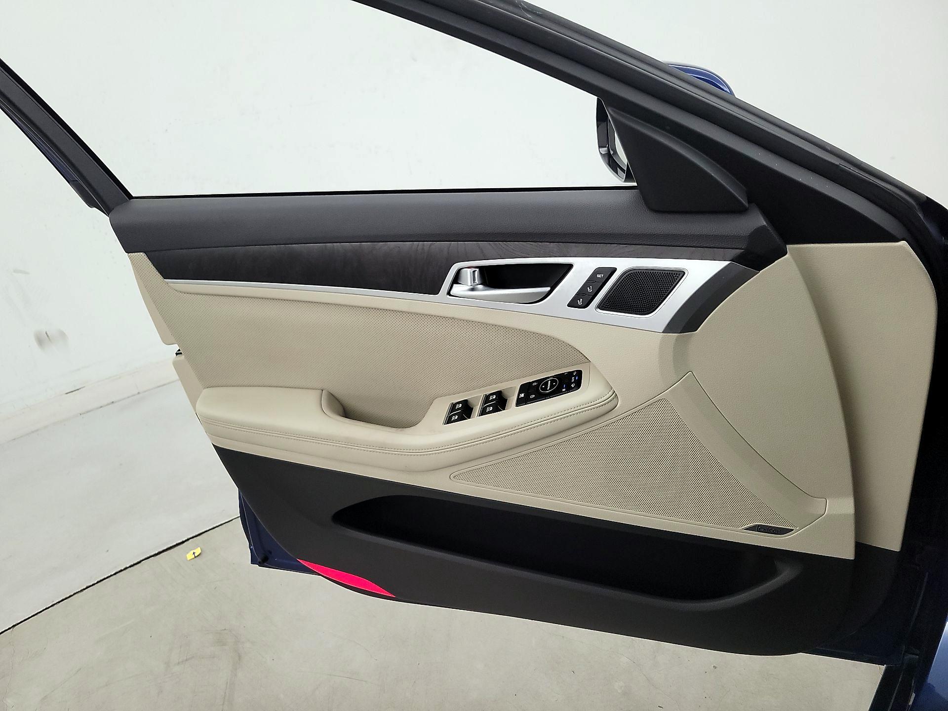 Thumbnail: 2015 Hyundai Genesis - 12