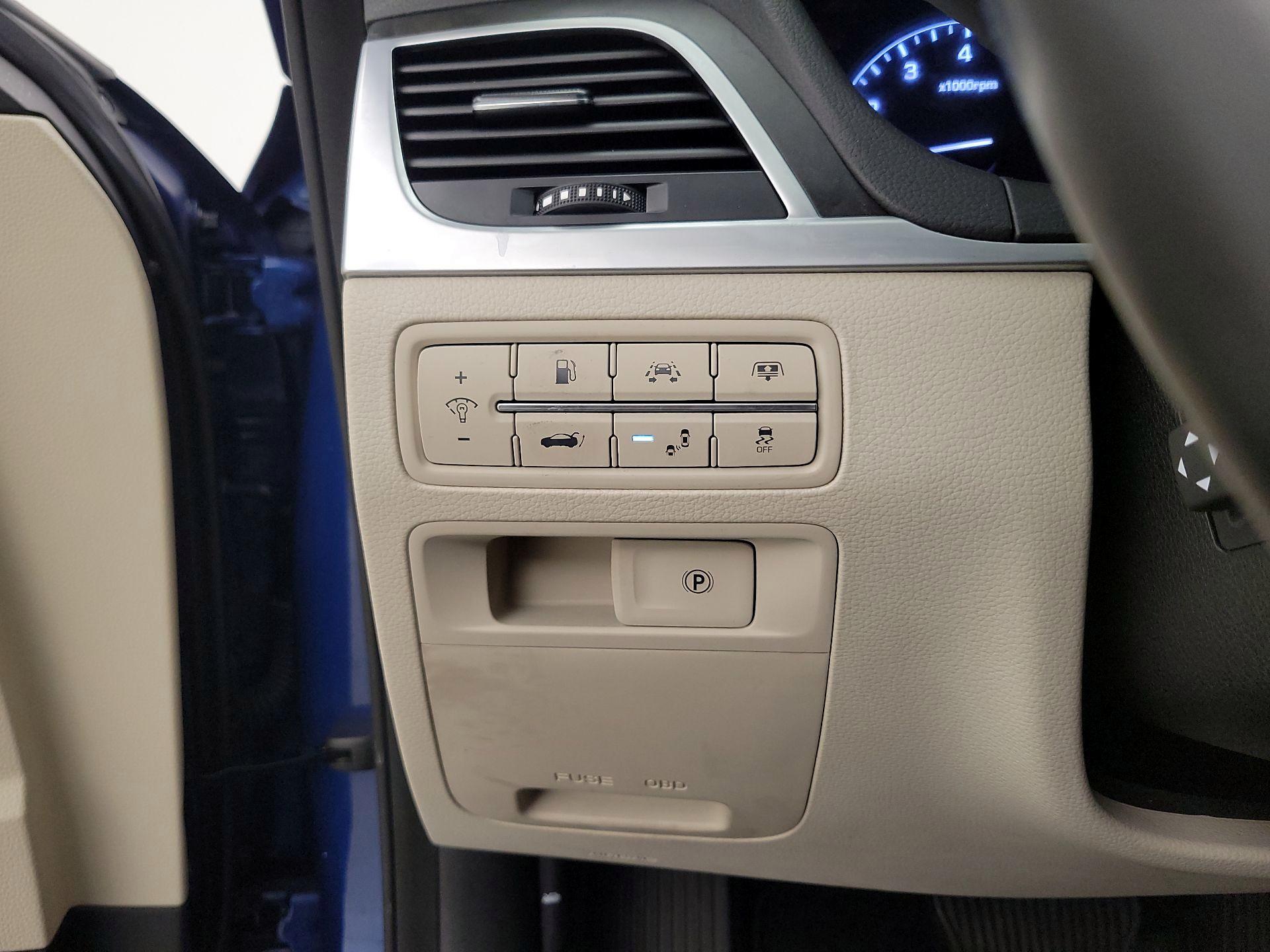 Thumbnail: 2015 Hyundai Genesis - 13