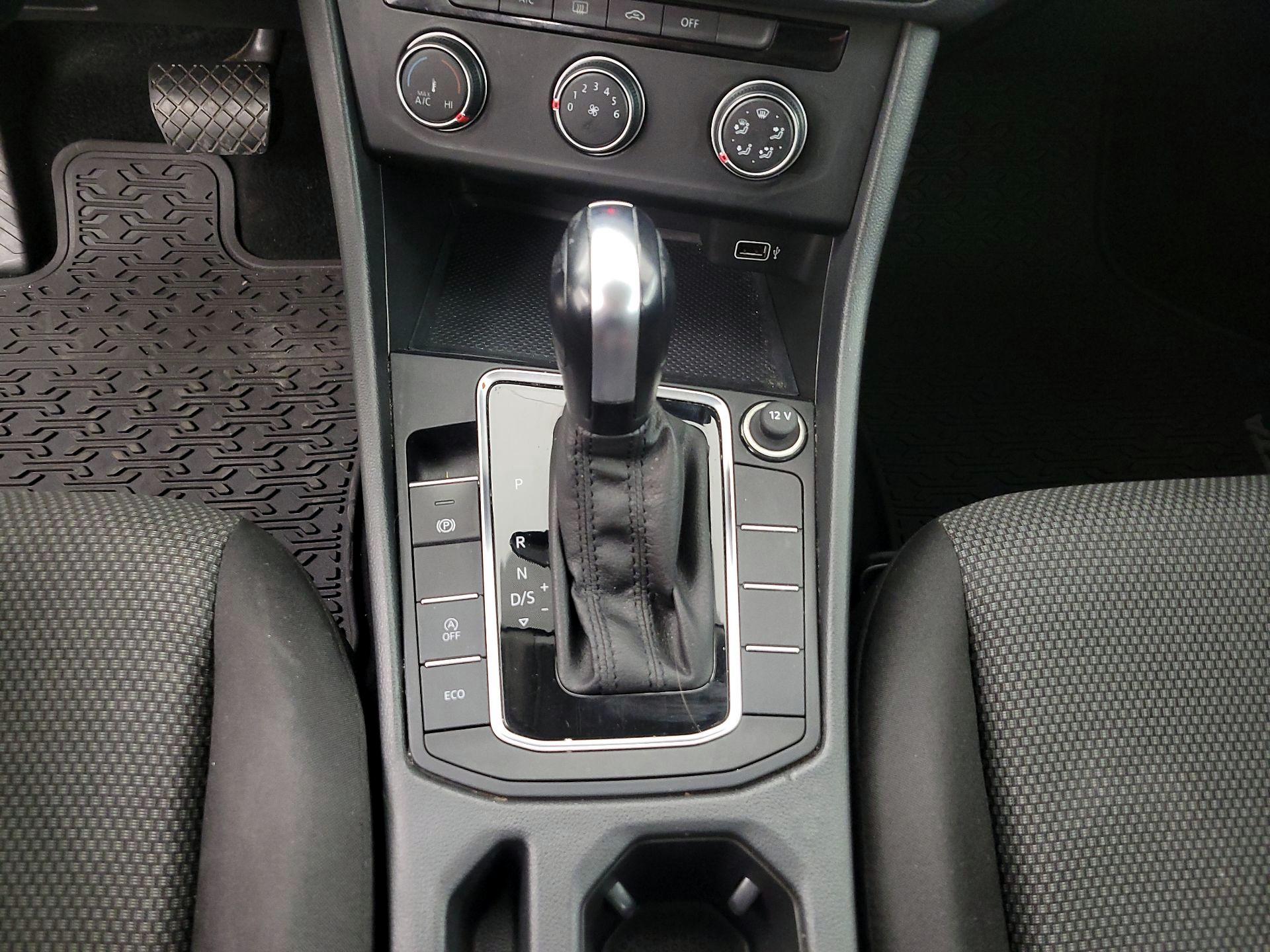 Thumbnail: 2019 Volkswagen Jetta - 17