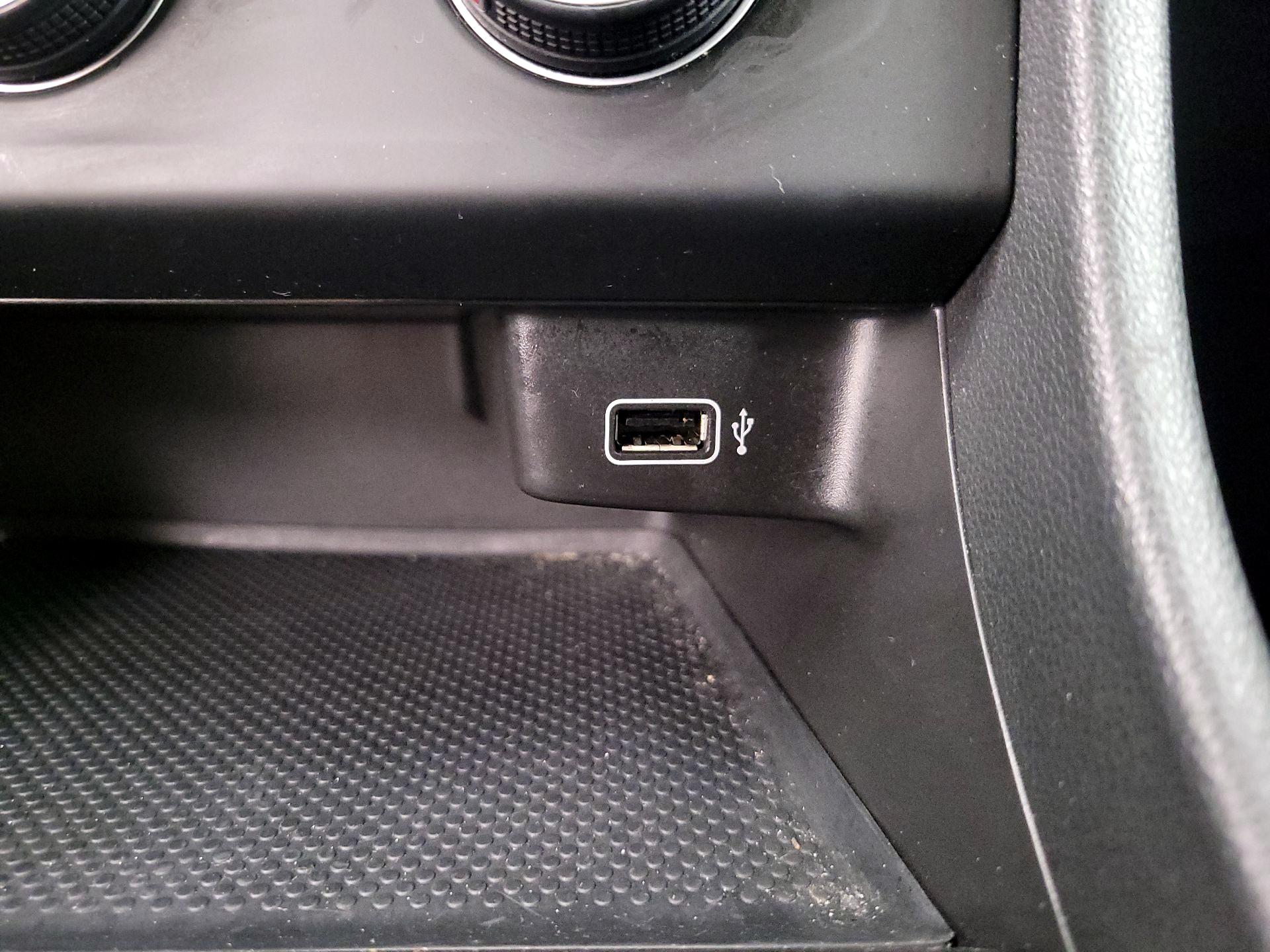 Thumbnail: 2019 Volkswagen Jetta - 18