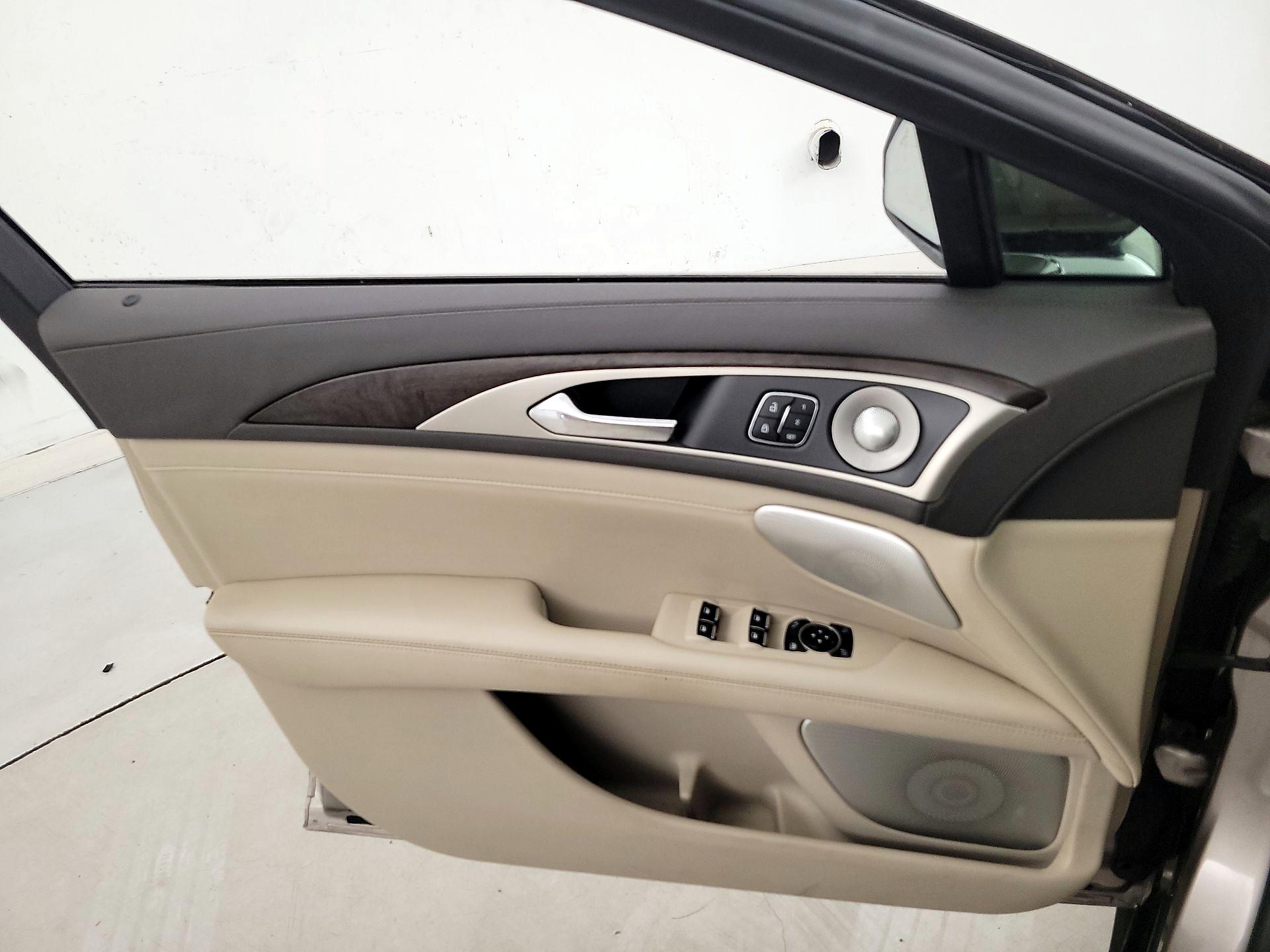 Thumbnail: 2020 Lincoln MKZ - 12