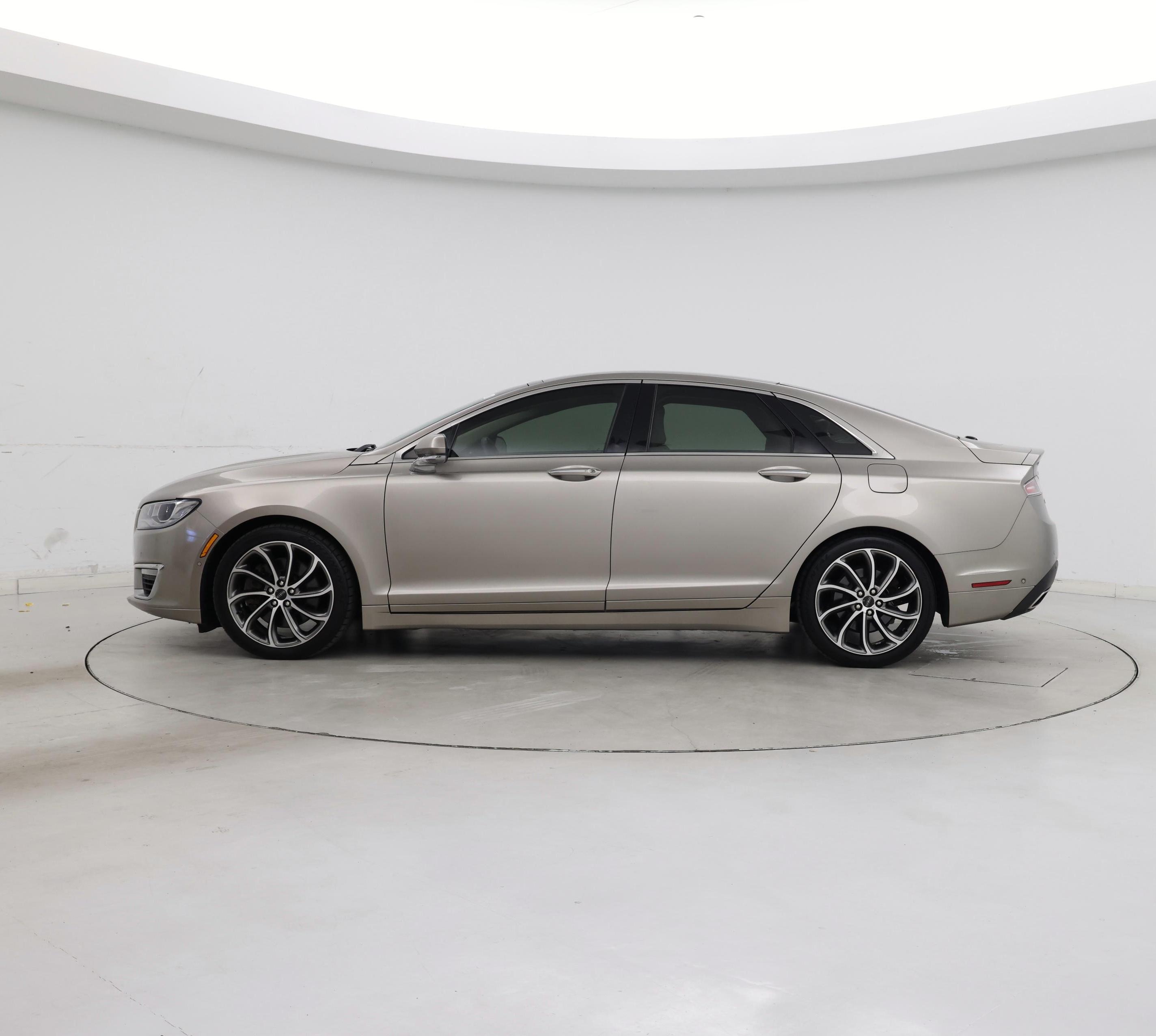 Thumbnail: 2020 Lincoln MKZ - 3