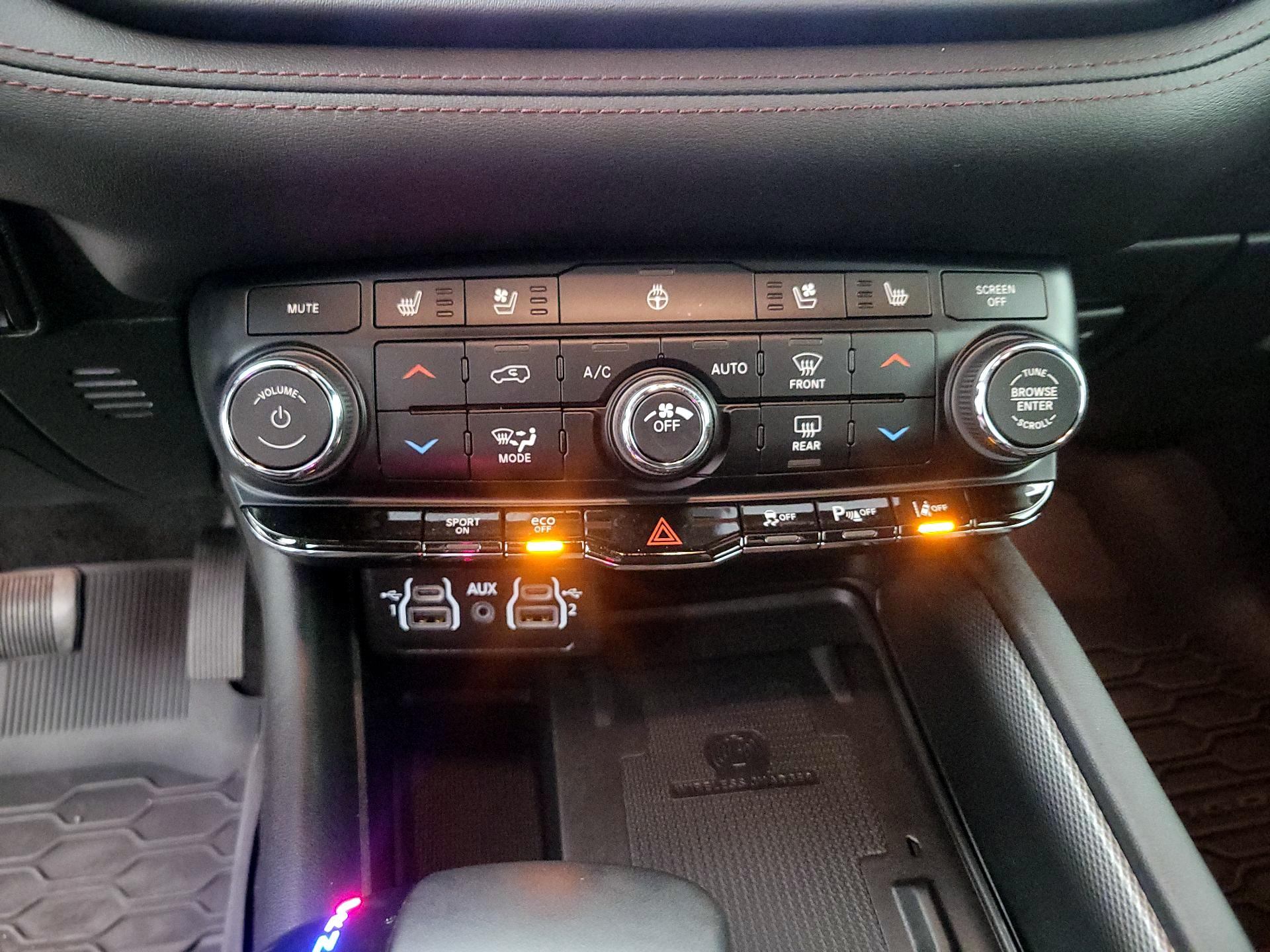 Thumbnail: 2022 Dodge Durango - 16