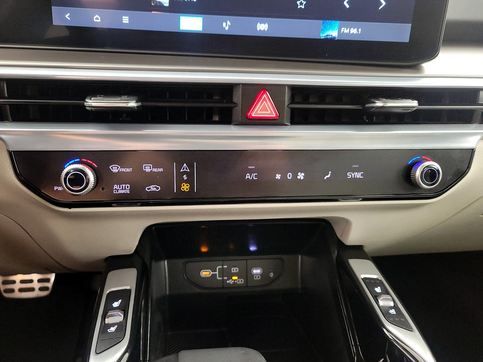 Thumbnail: 2024 Kia Sorento - 16