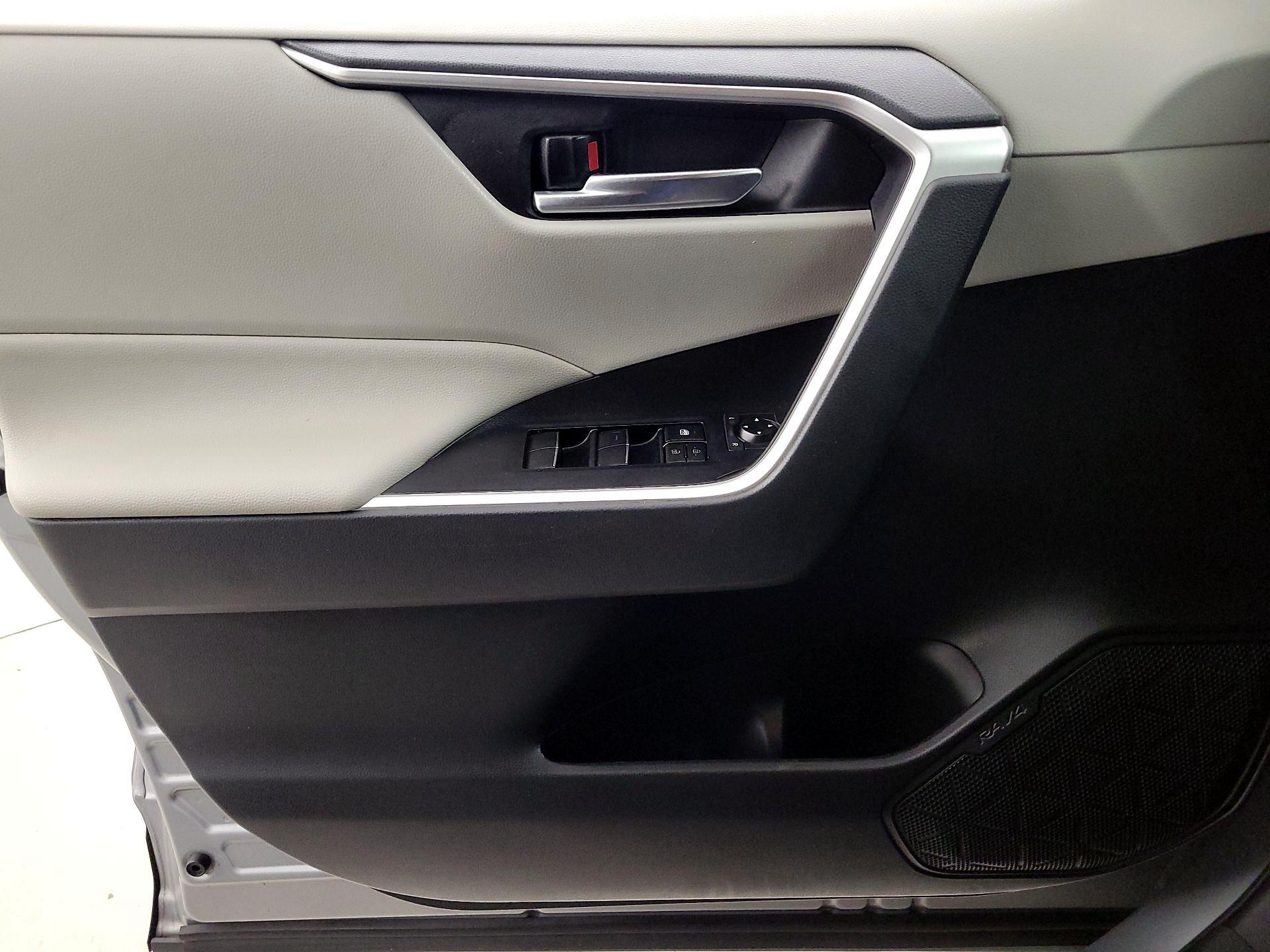 Thumbnail: 2021 Toyota RAV4 - 12