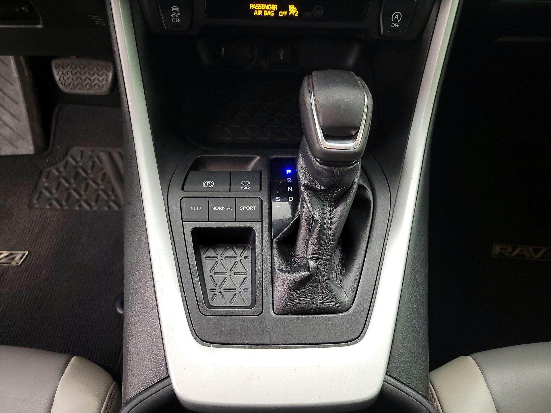 Thumbnail: 2021 Toyota RAV4 - 17