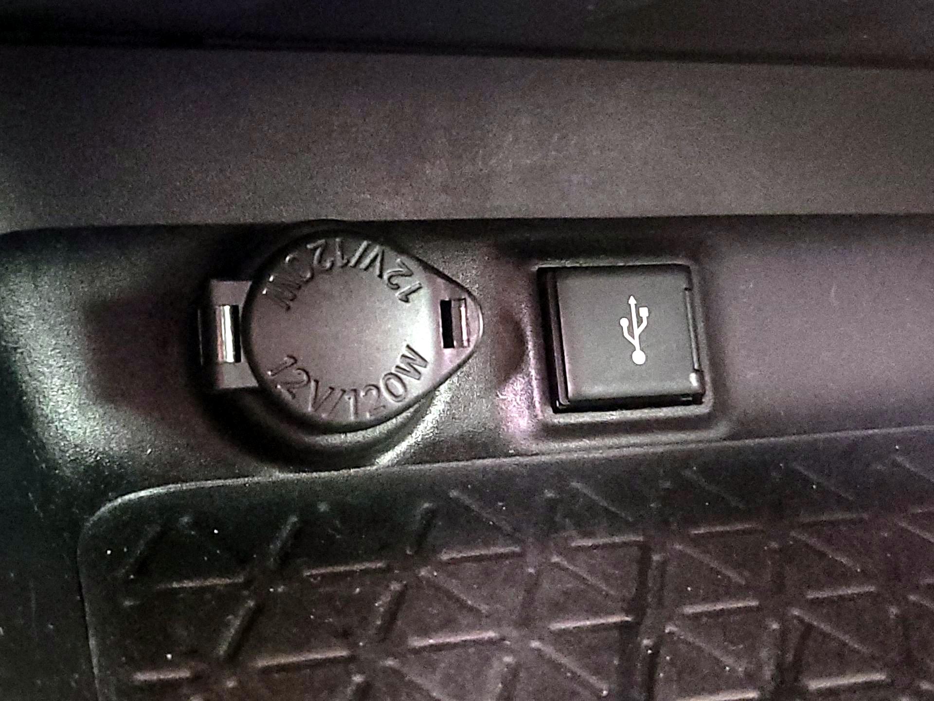 Thumbnail: 2021 Toyota RAV4 - 18