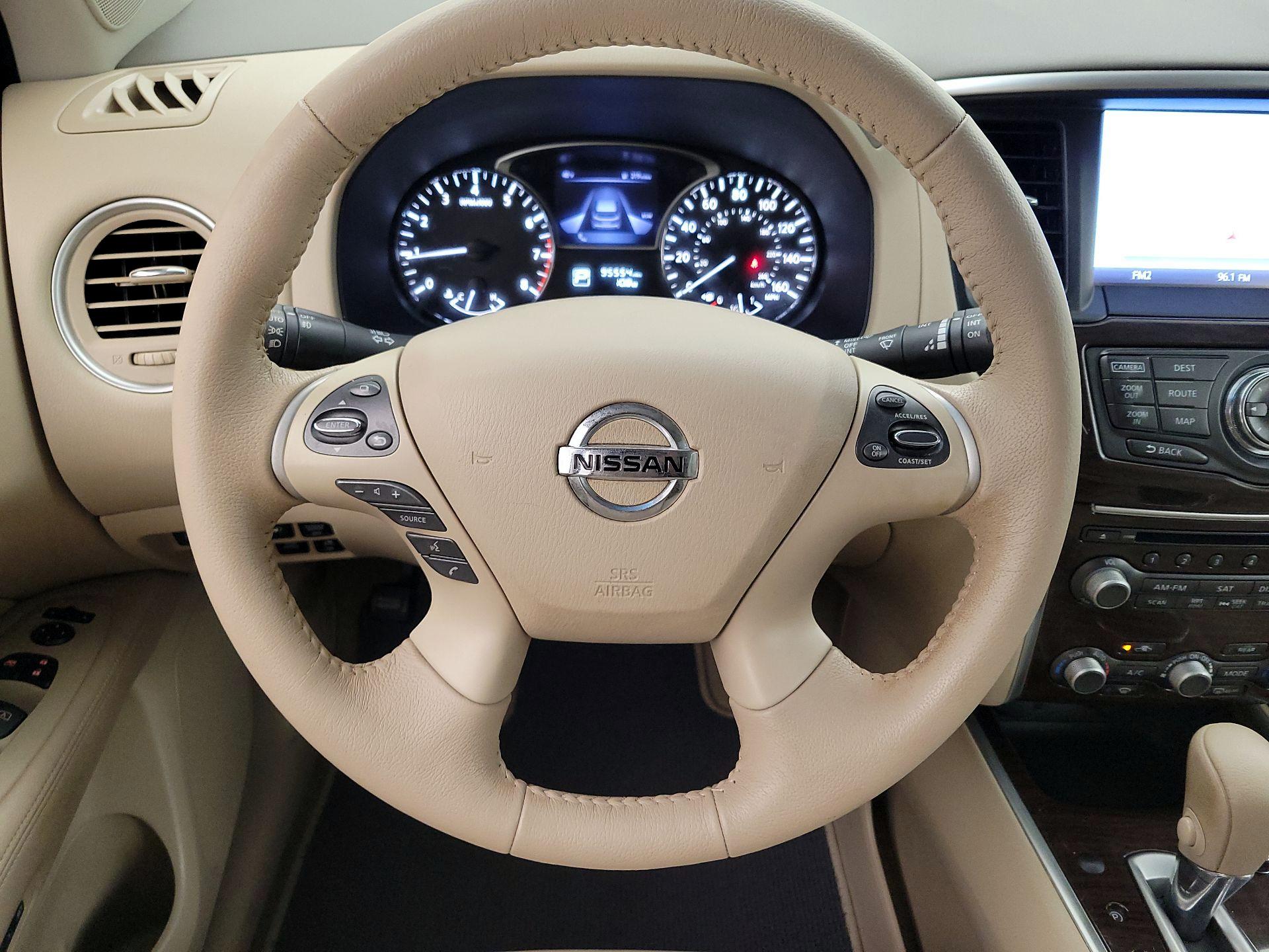 Thumbnail: 2015 Nissan Pathfinder - 10