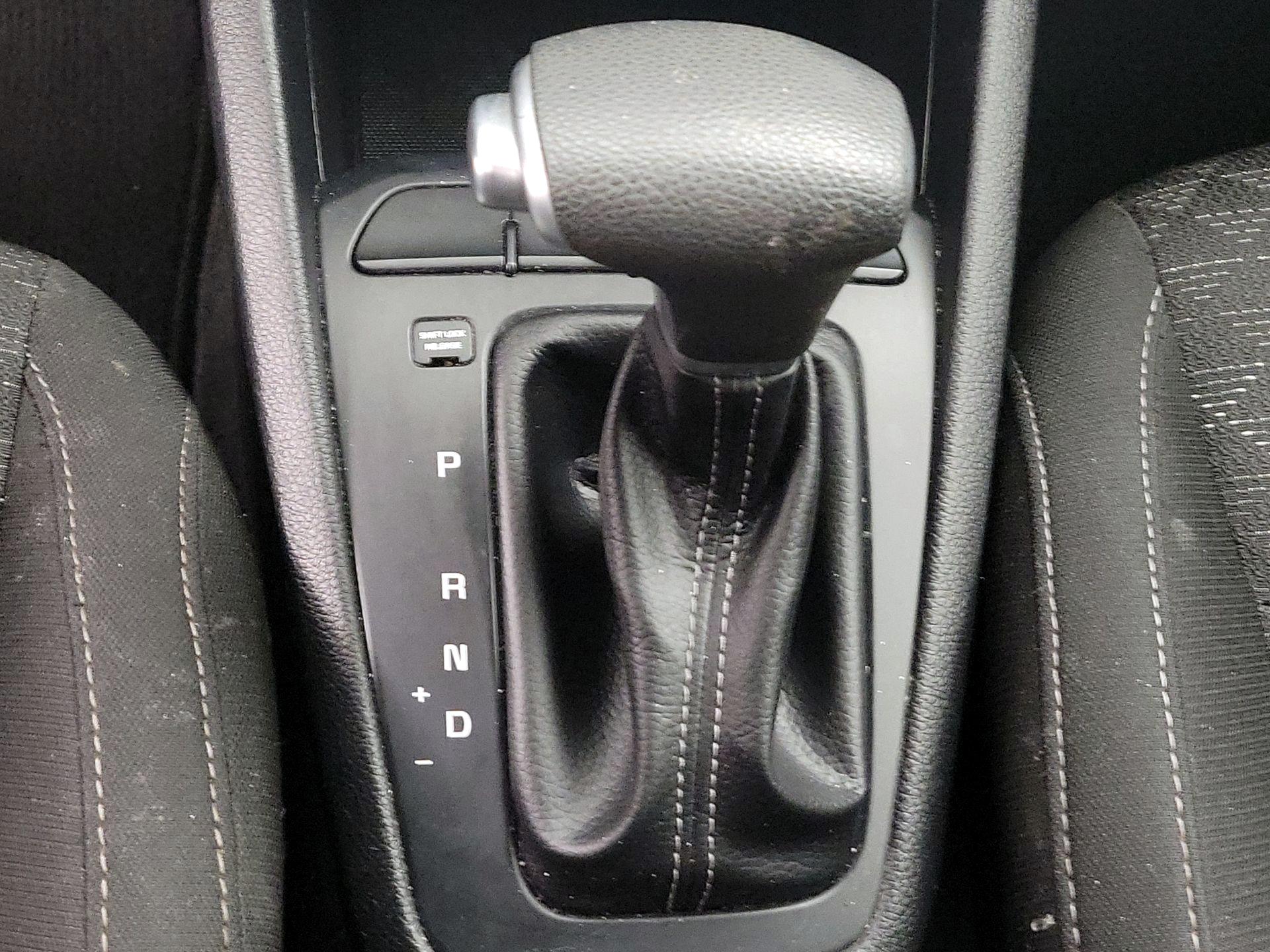 Thumbnail: 2022 Kia Rio - 17