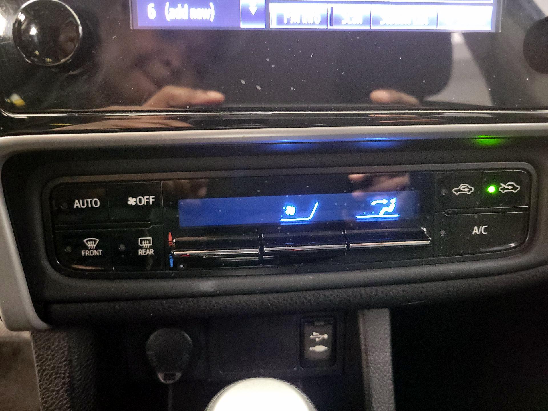 Thumbnail: 2018 Toyota Corolla - 16