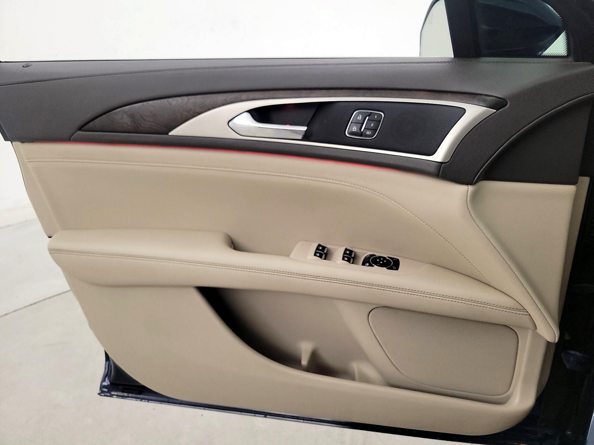 Thumbnail: 2017 Lincoln MKZ - 12