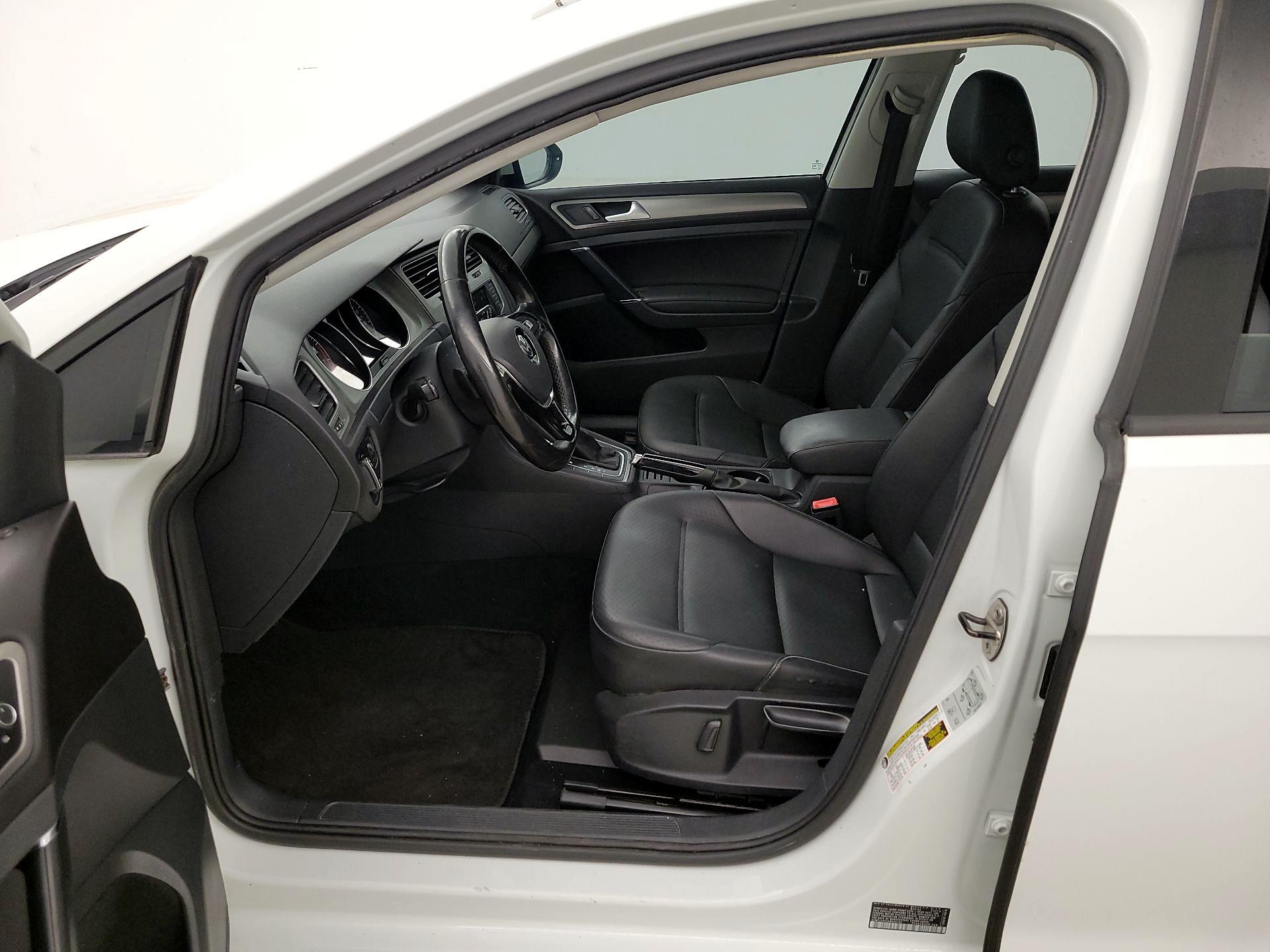 Thumbnail: 2016 Volkswagen Golf - 11