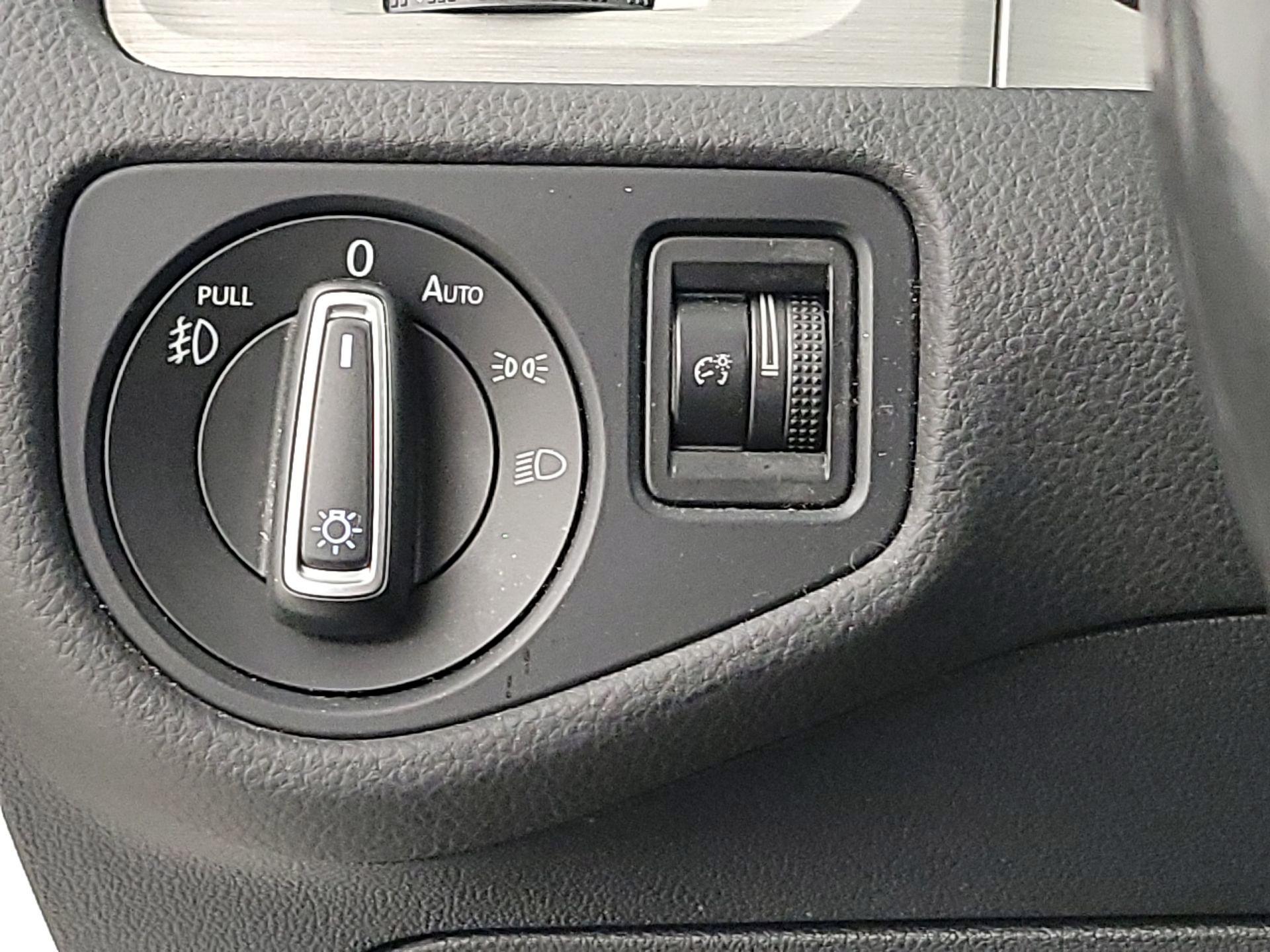 Thumbnail: 2016 Volkswagen Golf - 13