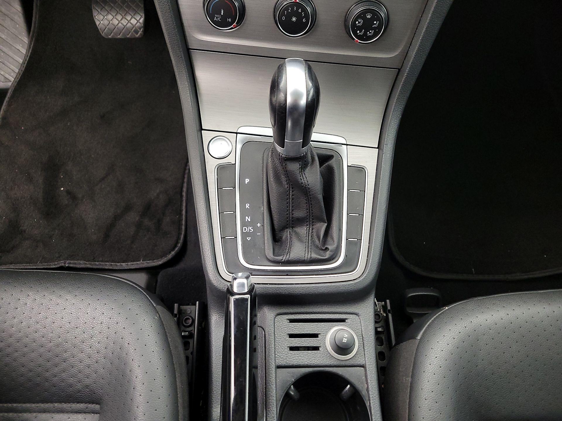 Thumbnail: 2016 Volkswagen Golf - 17