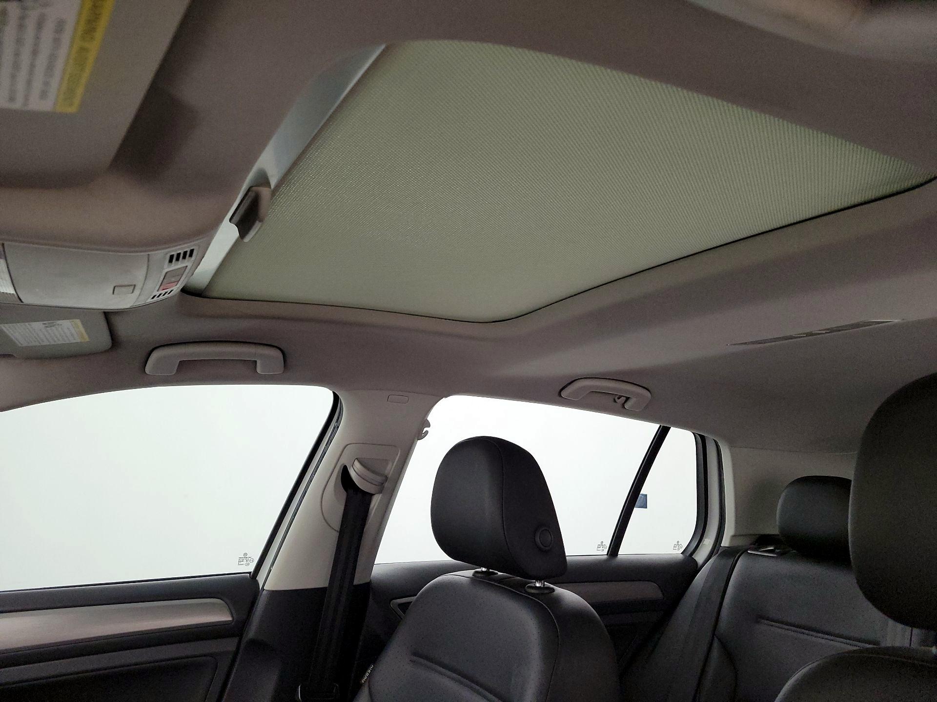 Thumbnail: 2016 Volkswagen Golf - 19