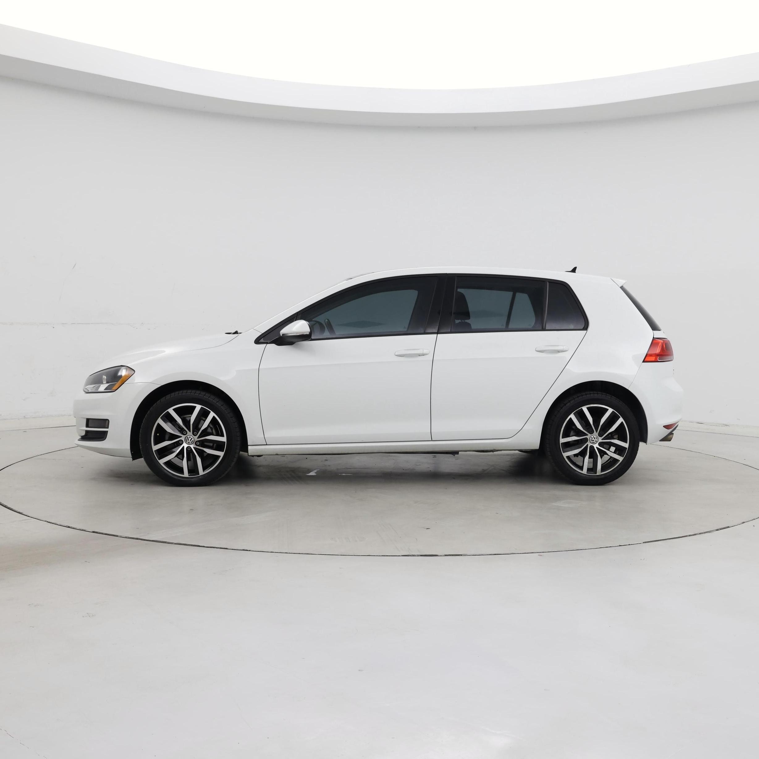 Thumbnail: 2016 Volkswagen Golf - 3