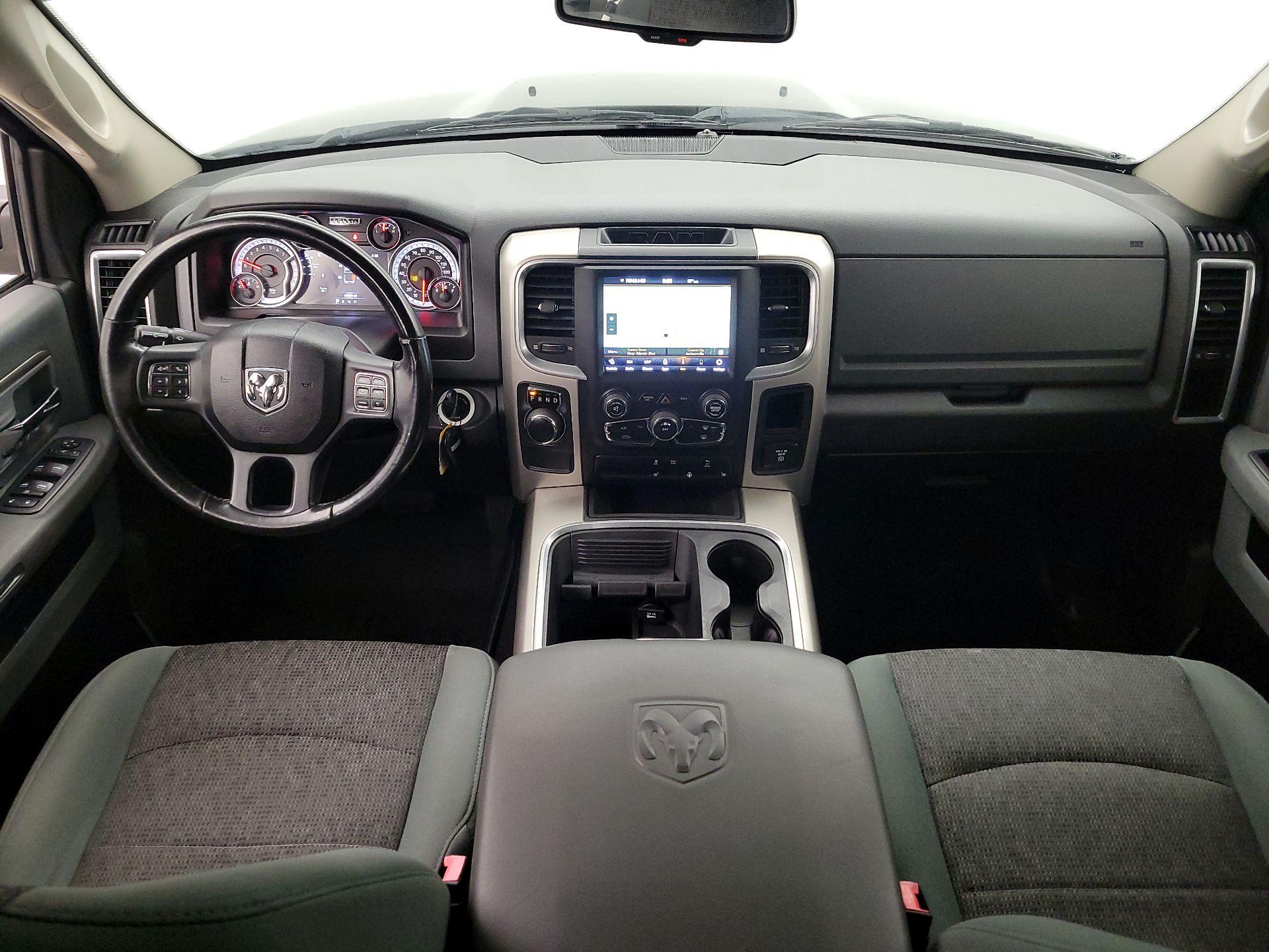 Thumbnail: 2020 RAM 1500 Classic - 9