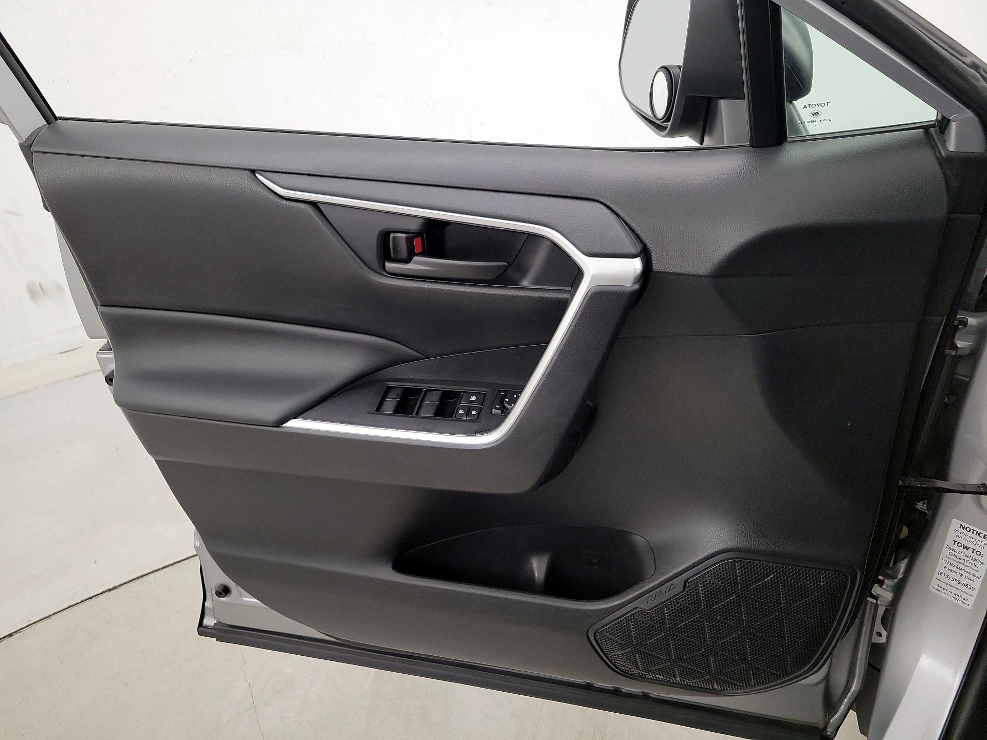 Thumbnail: 2021 Toyota RAV4 - 12