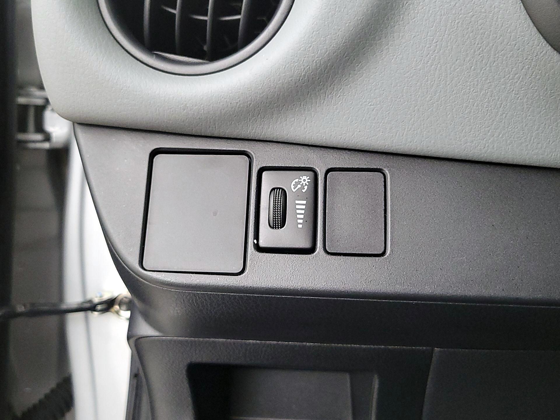 Thumbnail: 2015 Toyota Yaris - 13