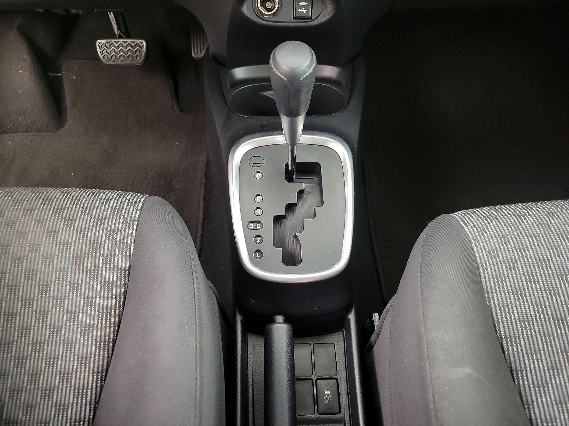 Thumbnail: 2015 Toyota Yaris - 16