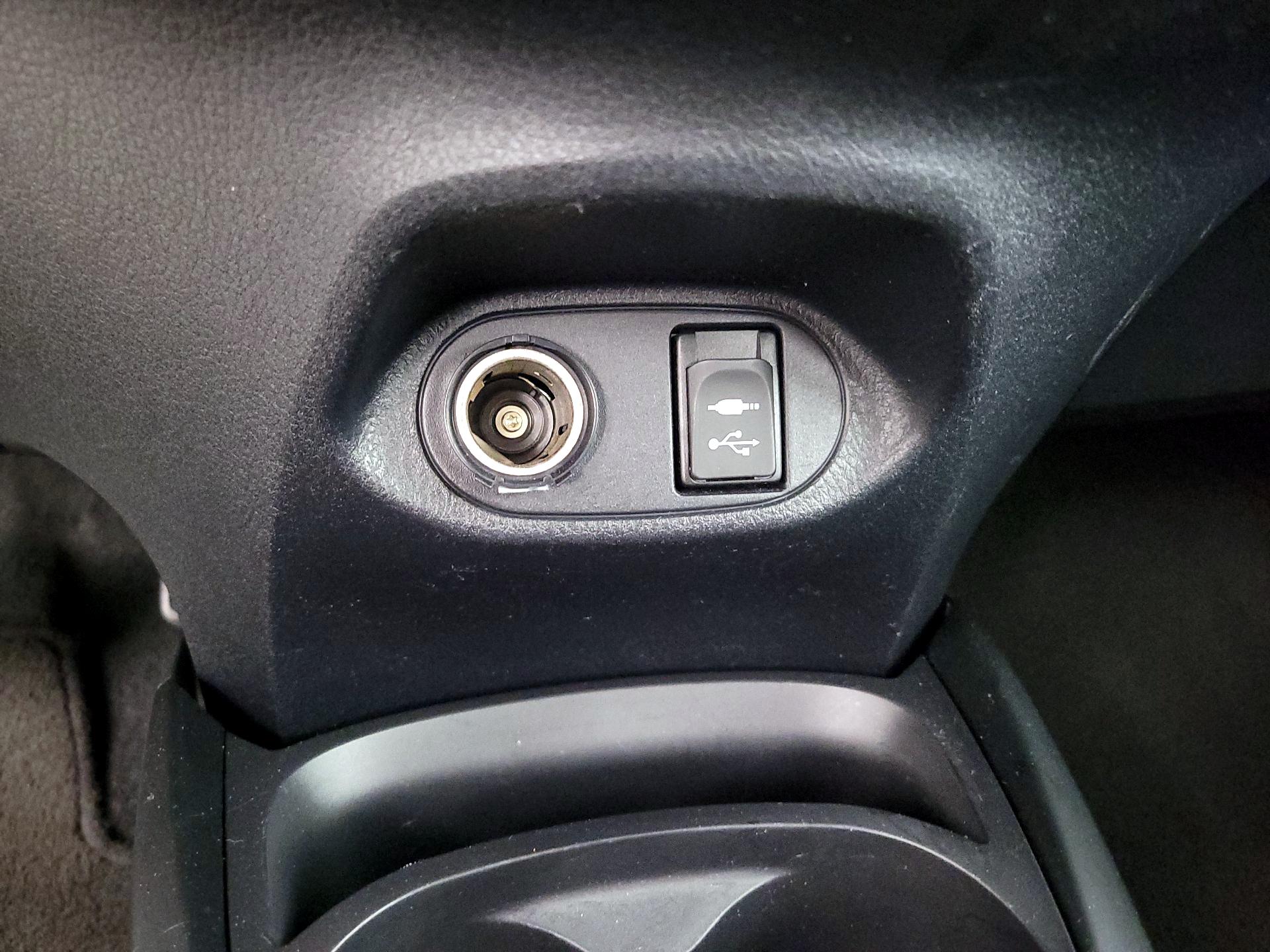 Thumbnail: 2015 Toyota Yaris - 17