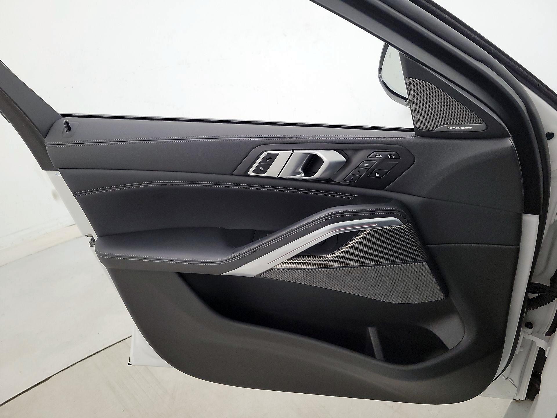 Thumbnail: 2023 BMW X6 - 12