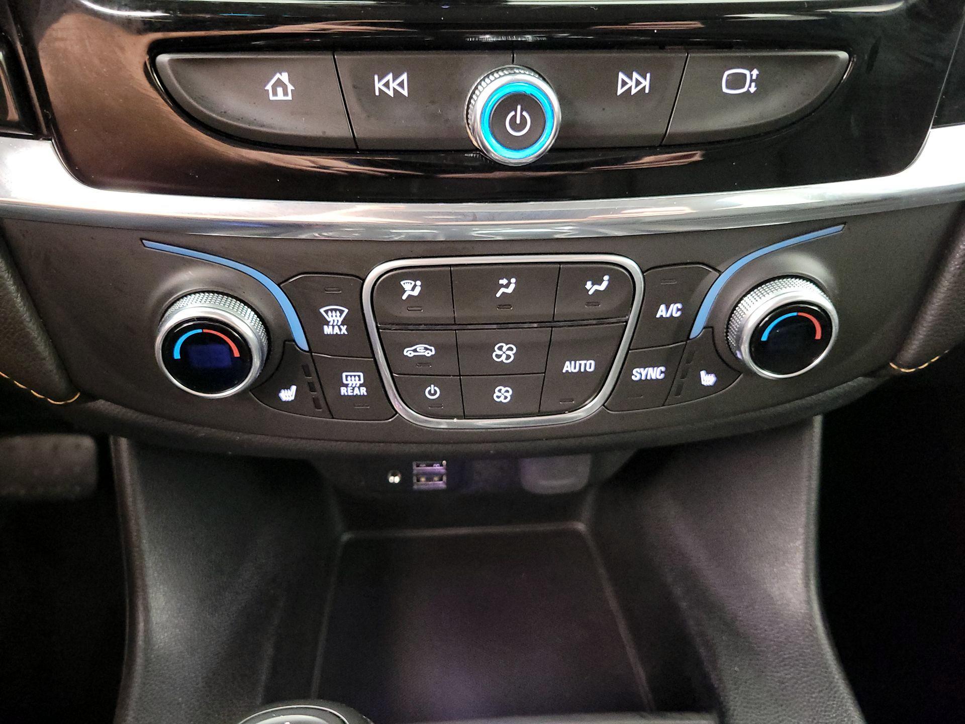 Thumbnail: 2020 Chevrolet Traverse - 16