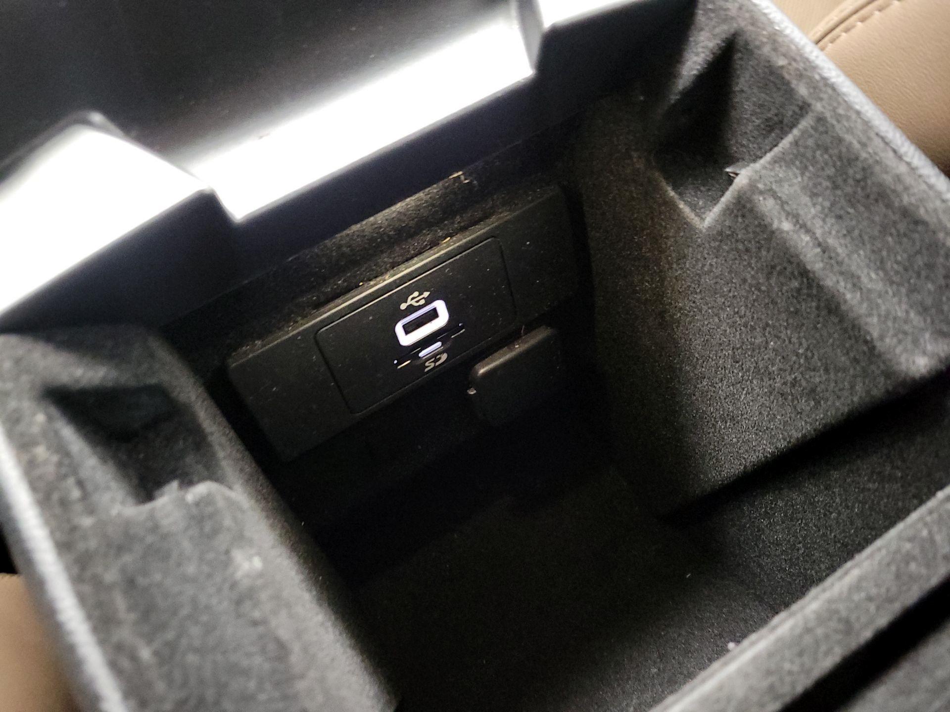 Thumbnail: 2016 Lincoln MKZ - 19