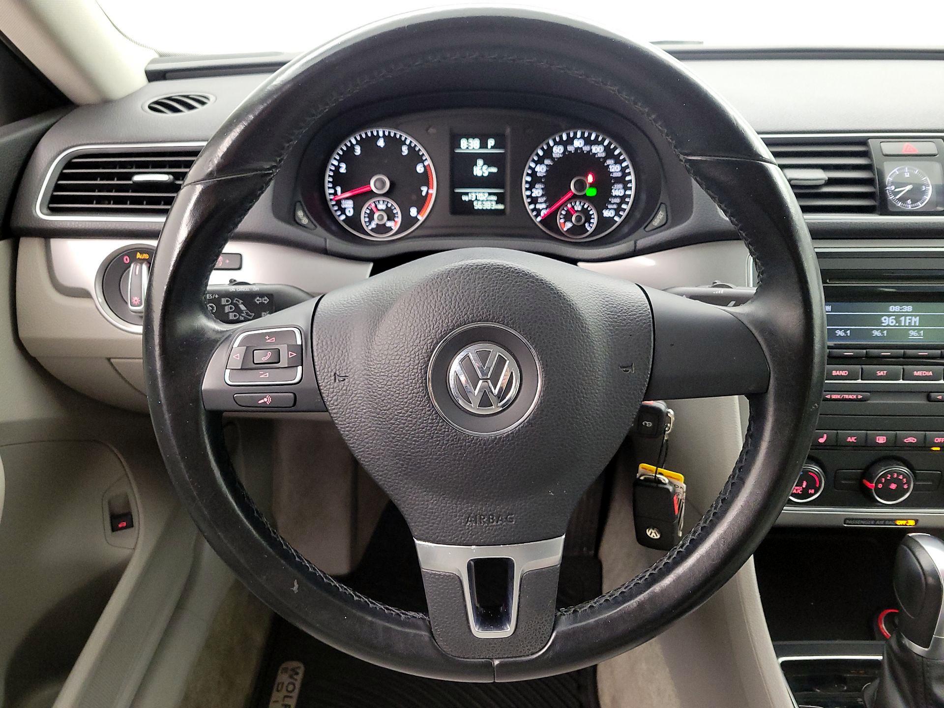 Thumbnail: 2015 Volkswagen Passat - 10